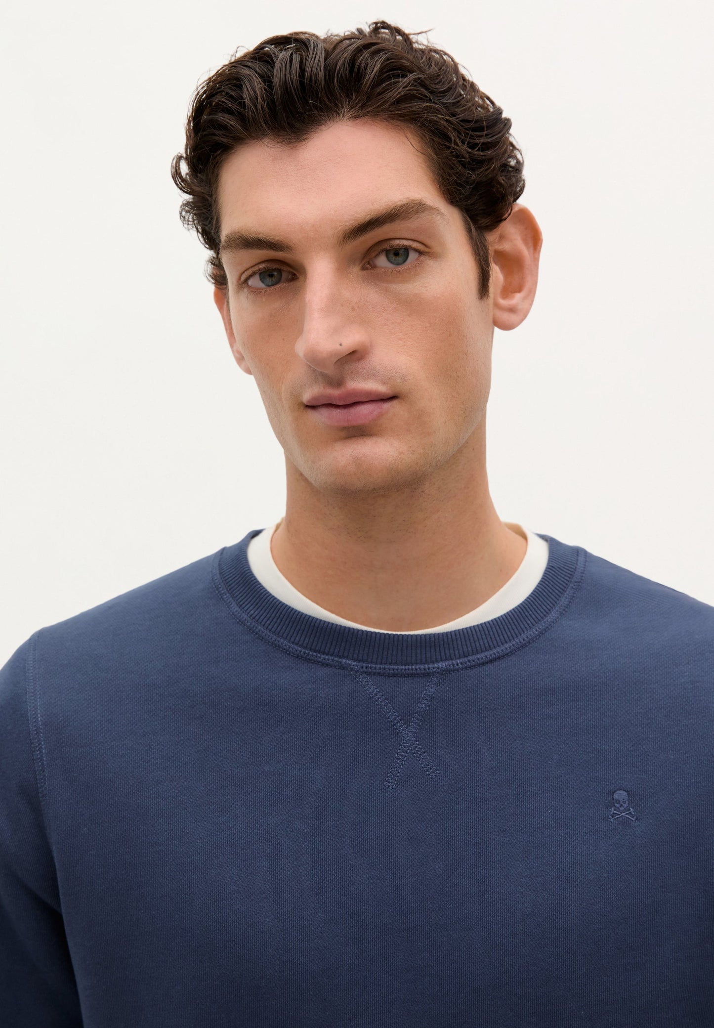 SUDADERA BÁSICA BORDADA CONTRASTE - Scalpers