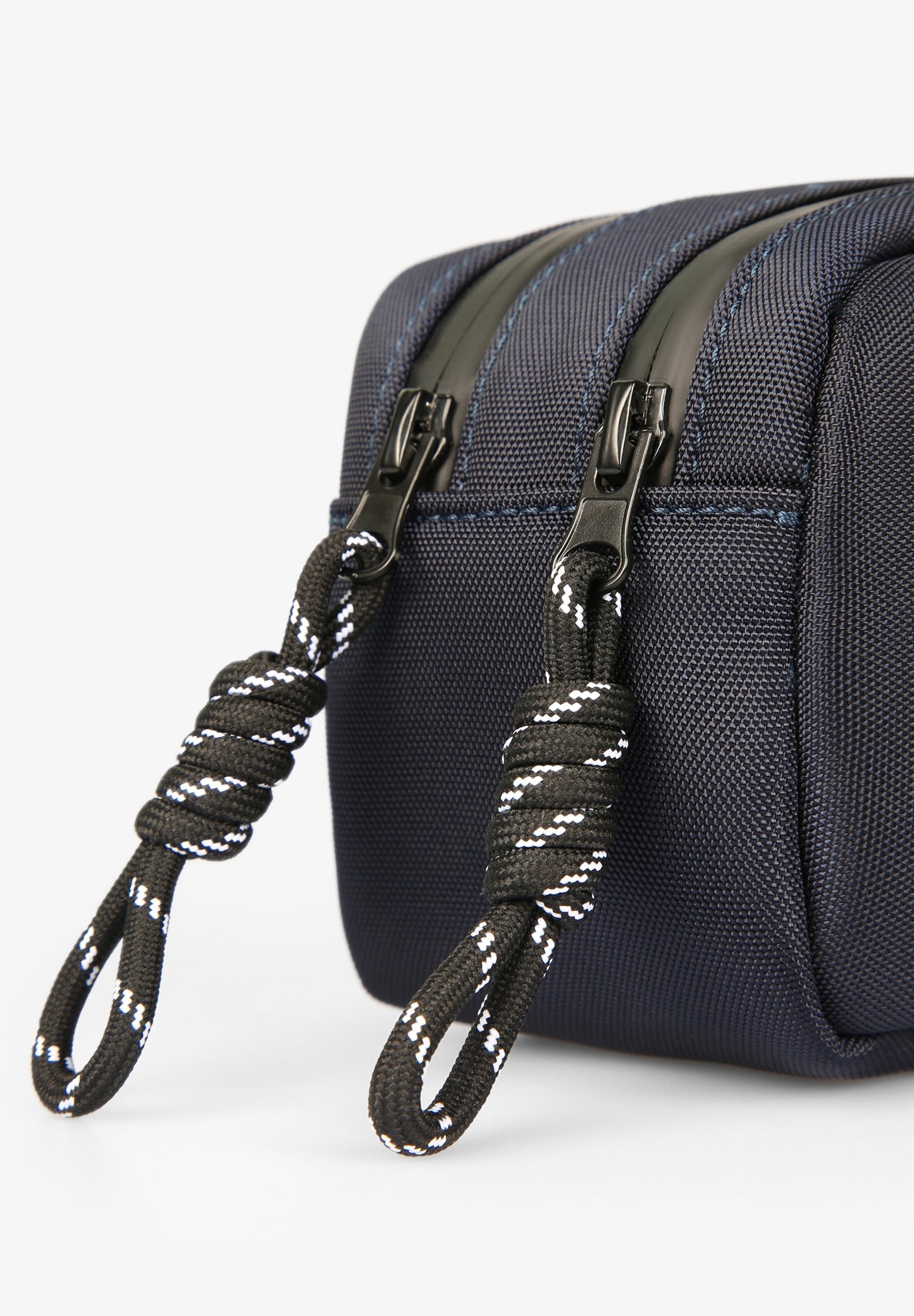 SKULL FRONT WASH BAG