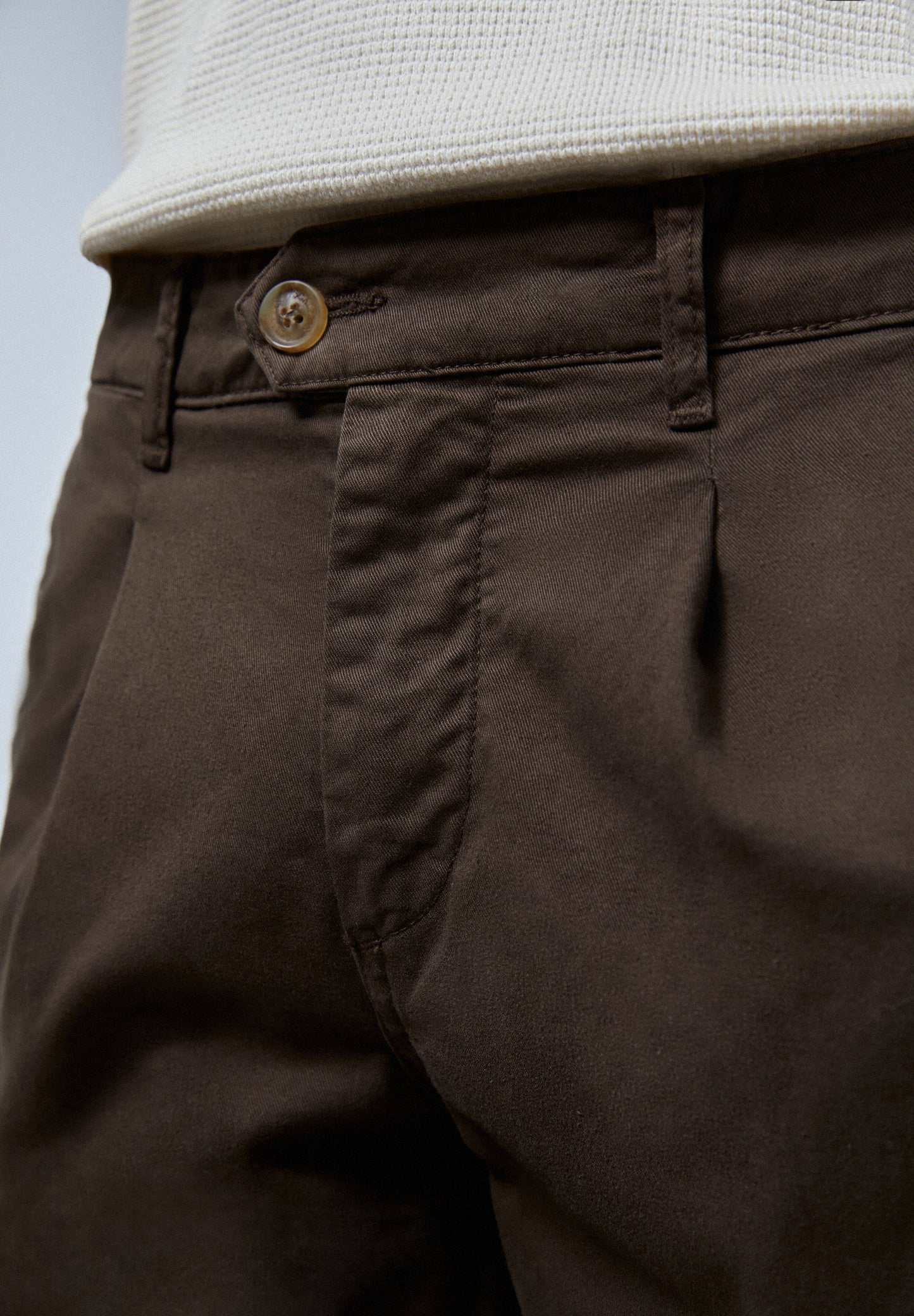 CHINO TROUSERS WITH DARTS