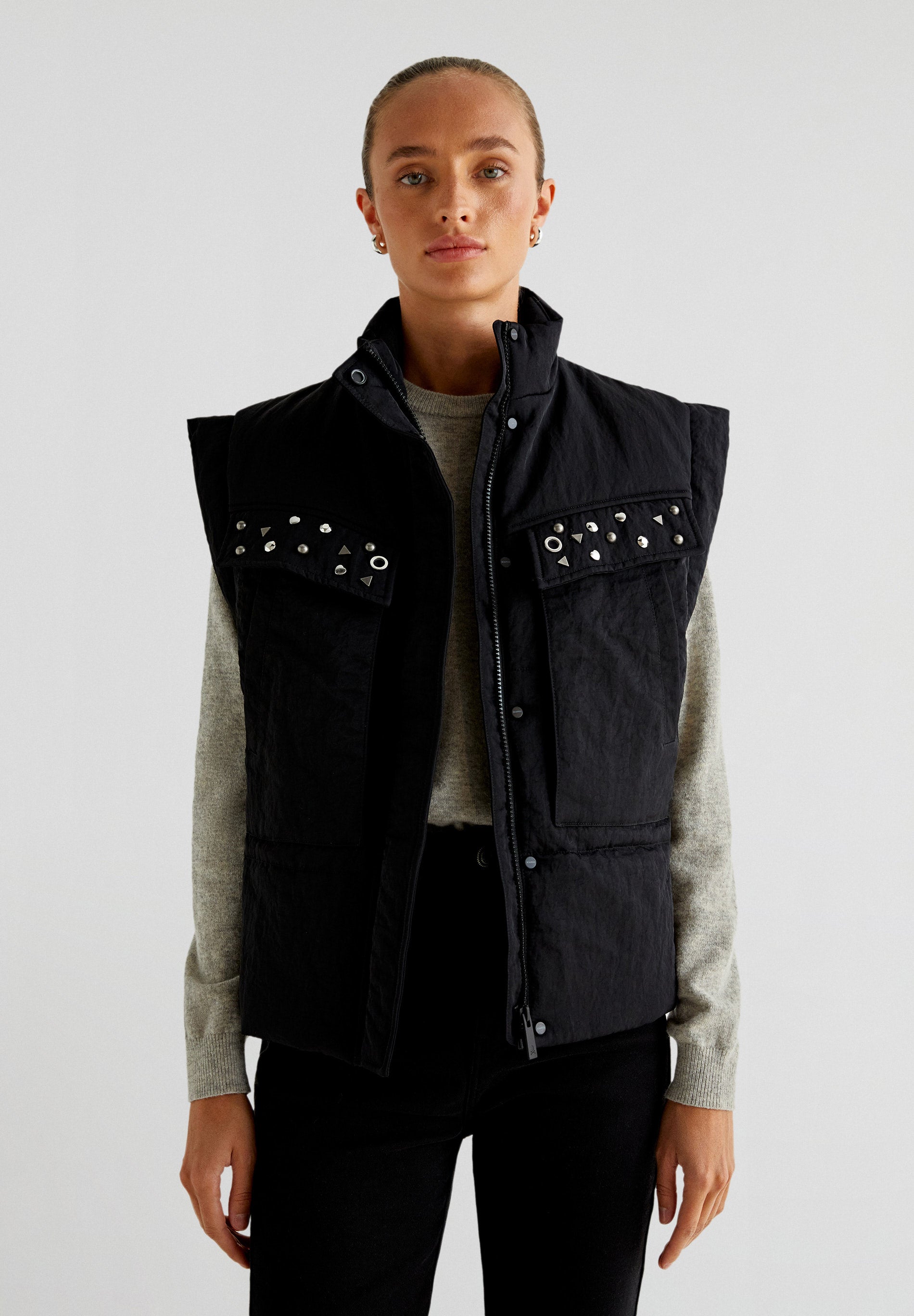 GILET À CLOUS CHIC