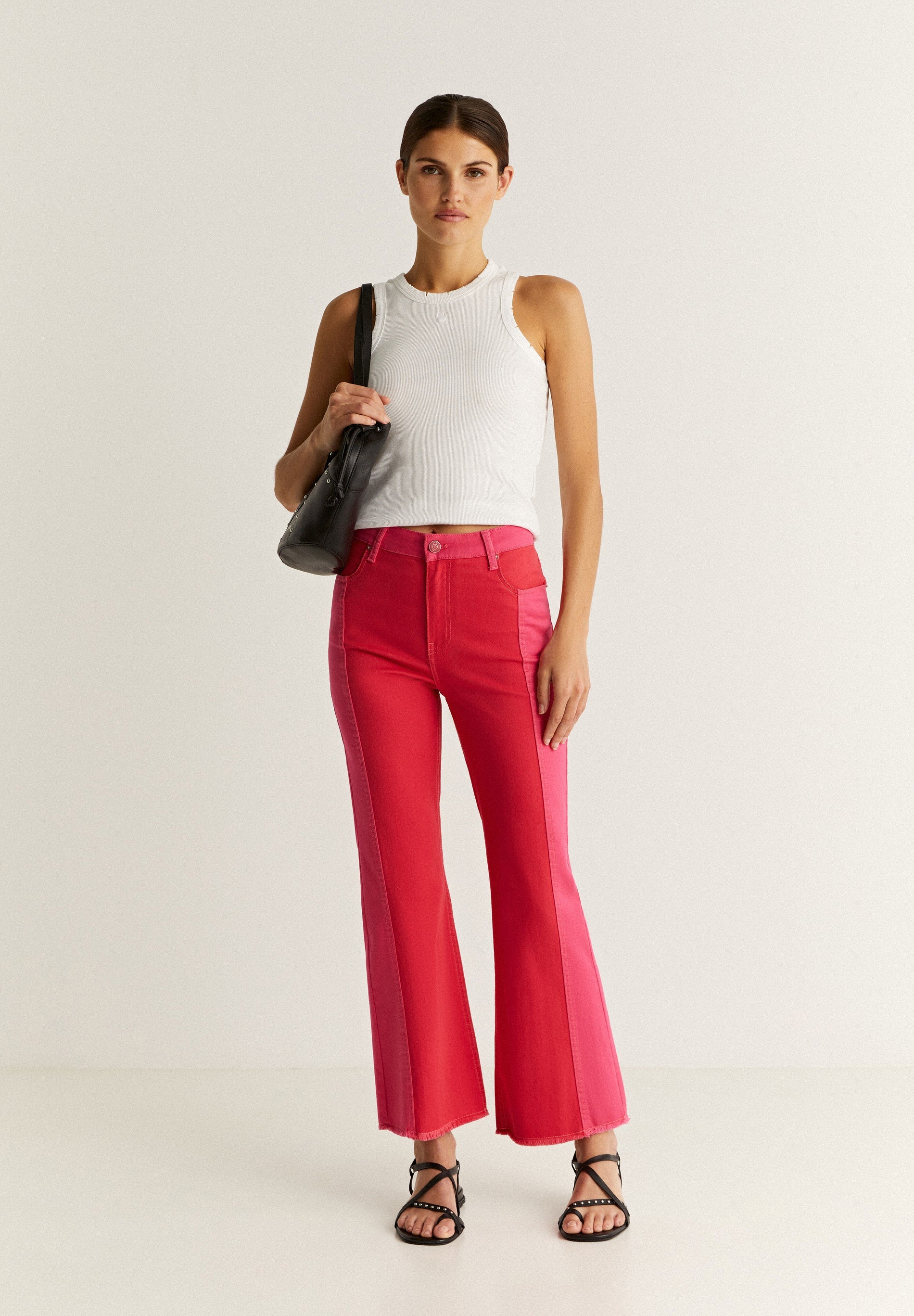 TWO-TONE ANKLE FLARED JEANS