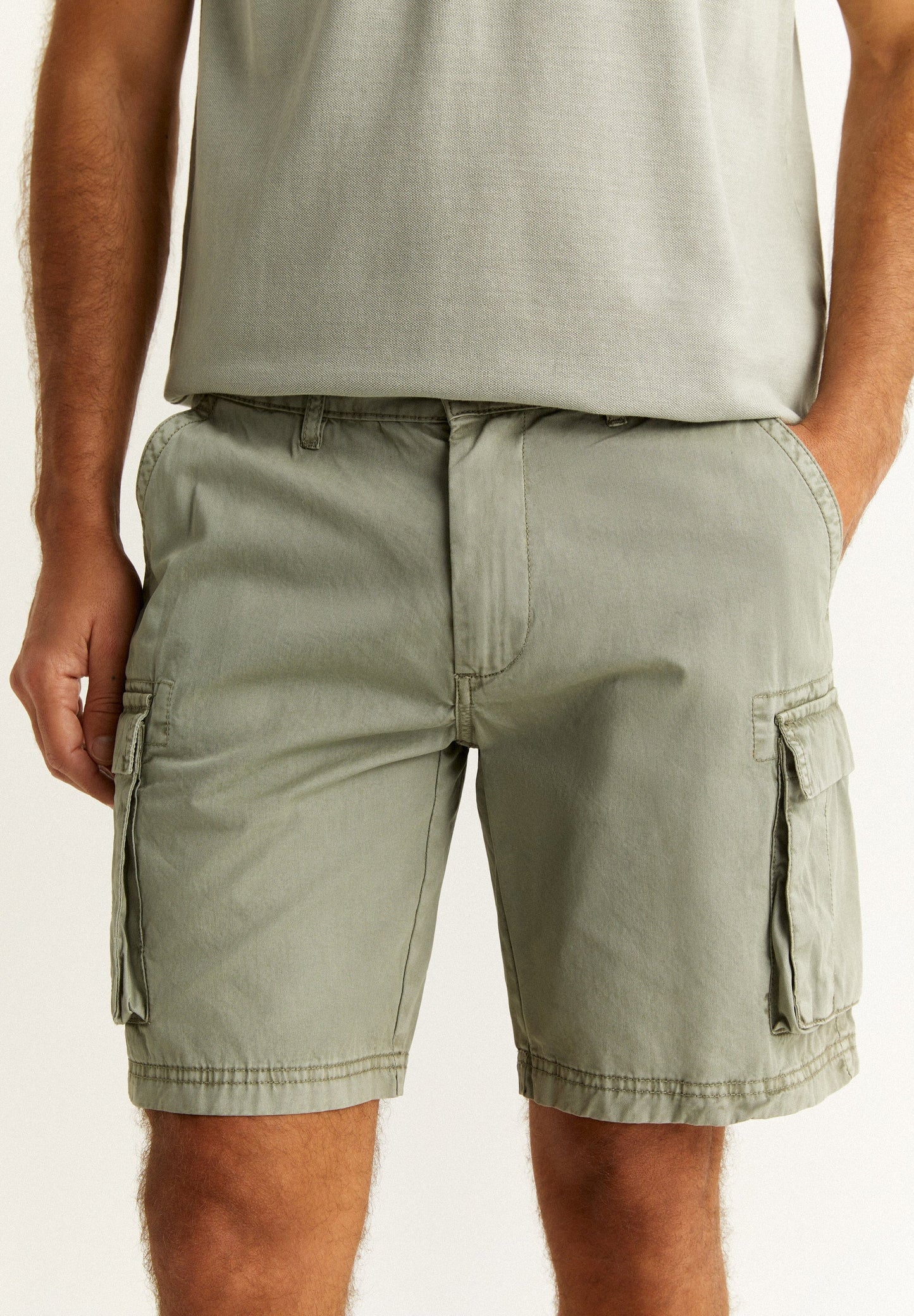 CARGO BERMUDA SHORTS WITH POCKETS