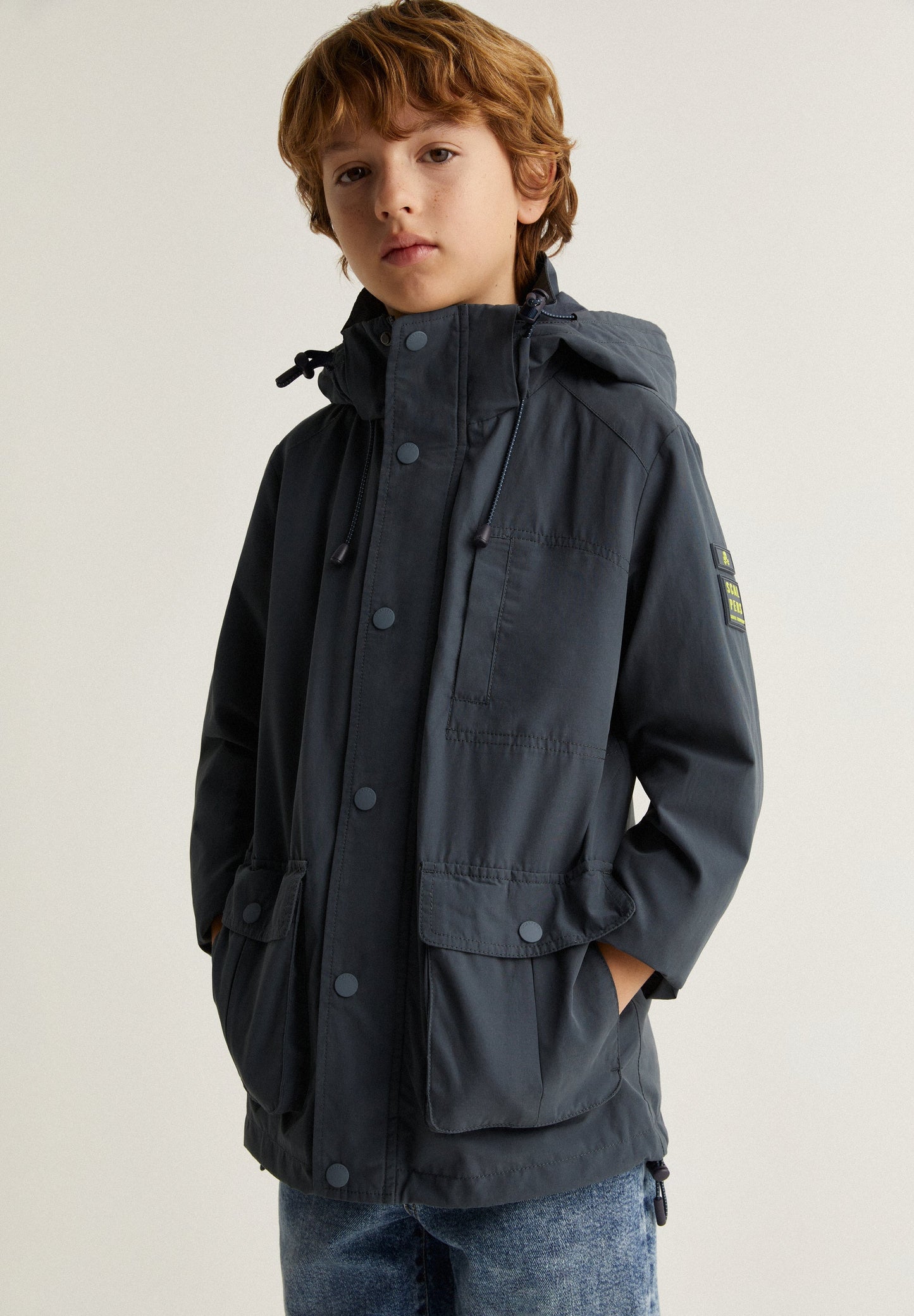 LIGHTWEIGHT JACKET WITH HOOD