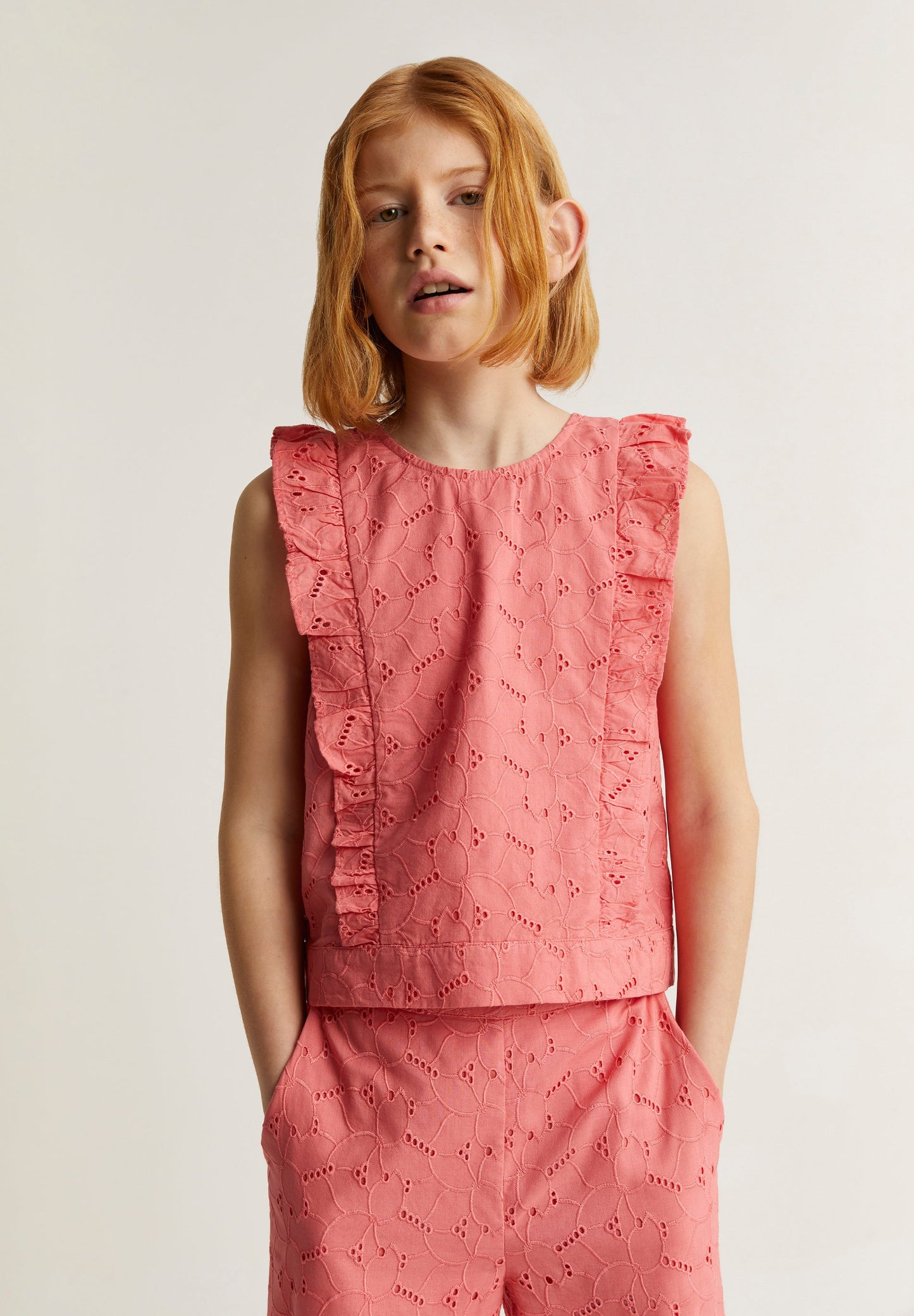 DIE-CUT TOP WITH RUFFLES