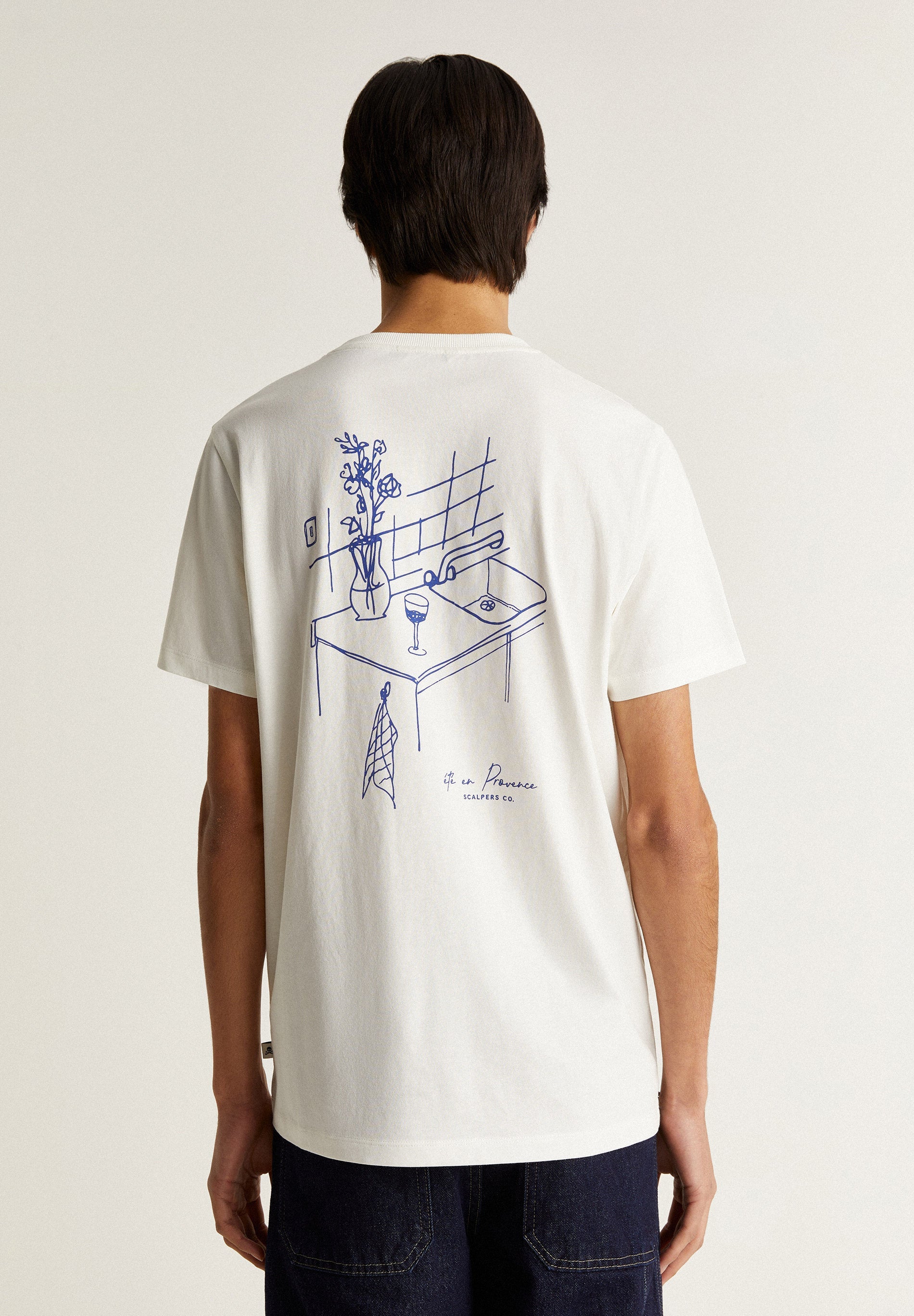 T-SHIRT CONTRASTERENDE PRINT