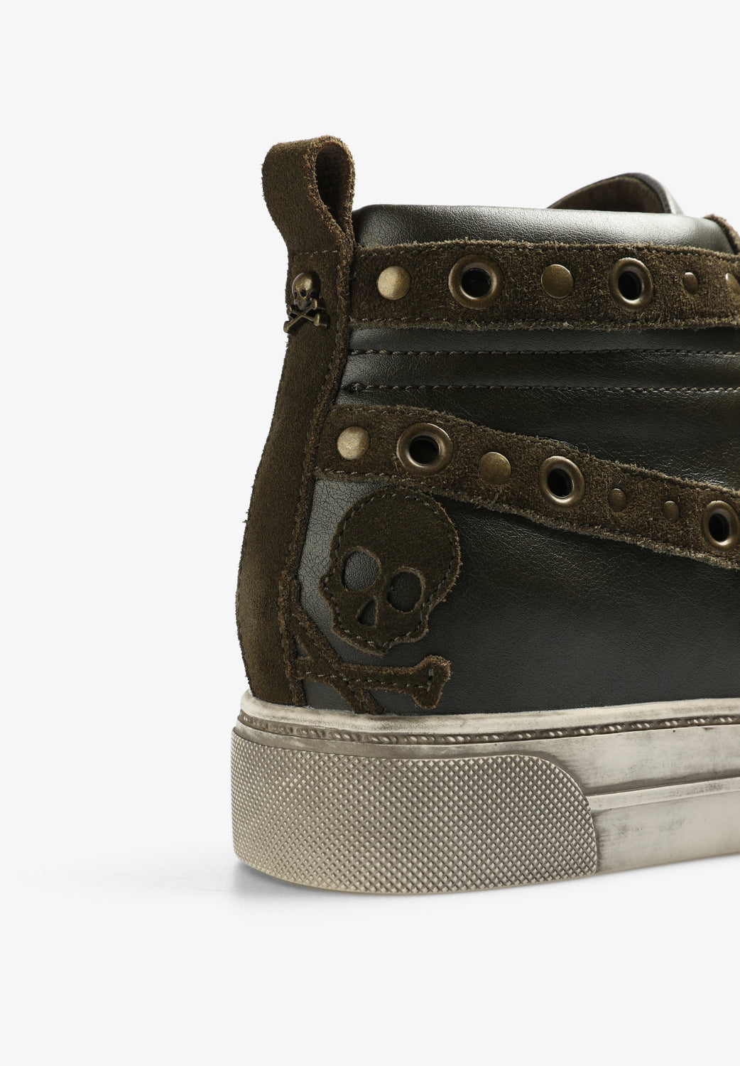 SNEAKERS BOTAS ALTAS TACHUELAS - Scalpers