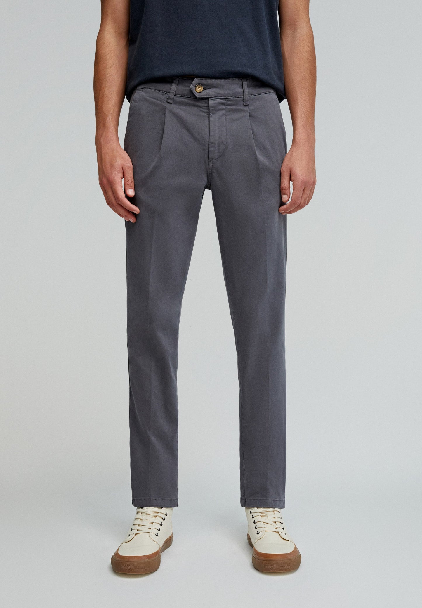 PANTALON CHINO À PINCES