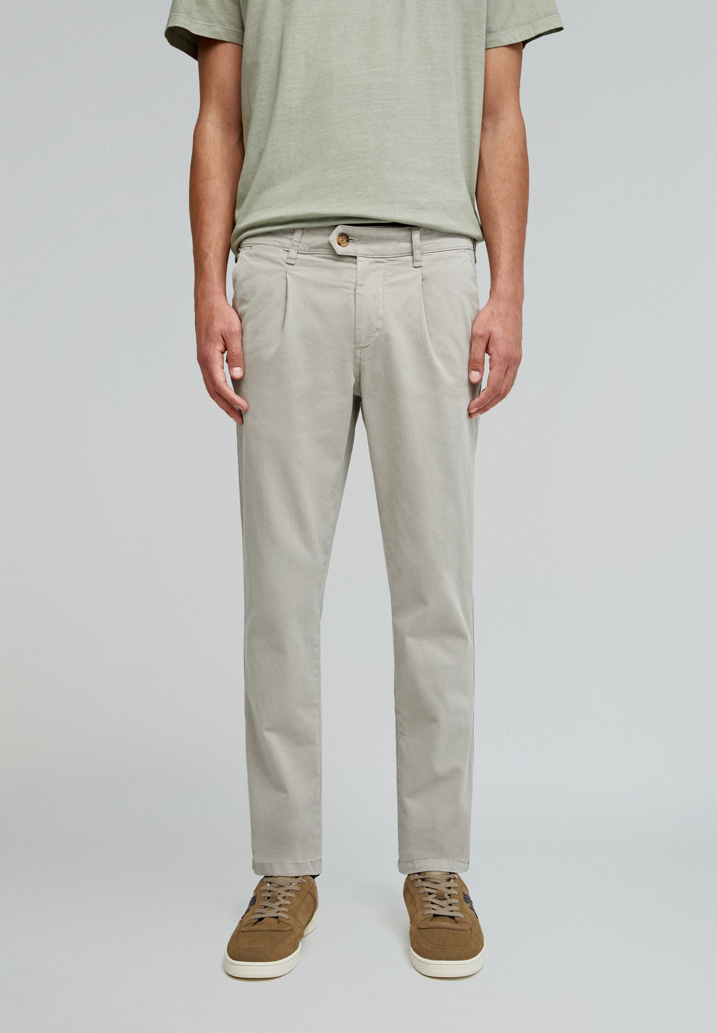 PANTALON CHINO À PINCES