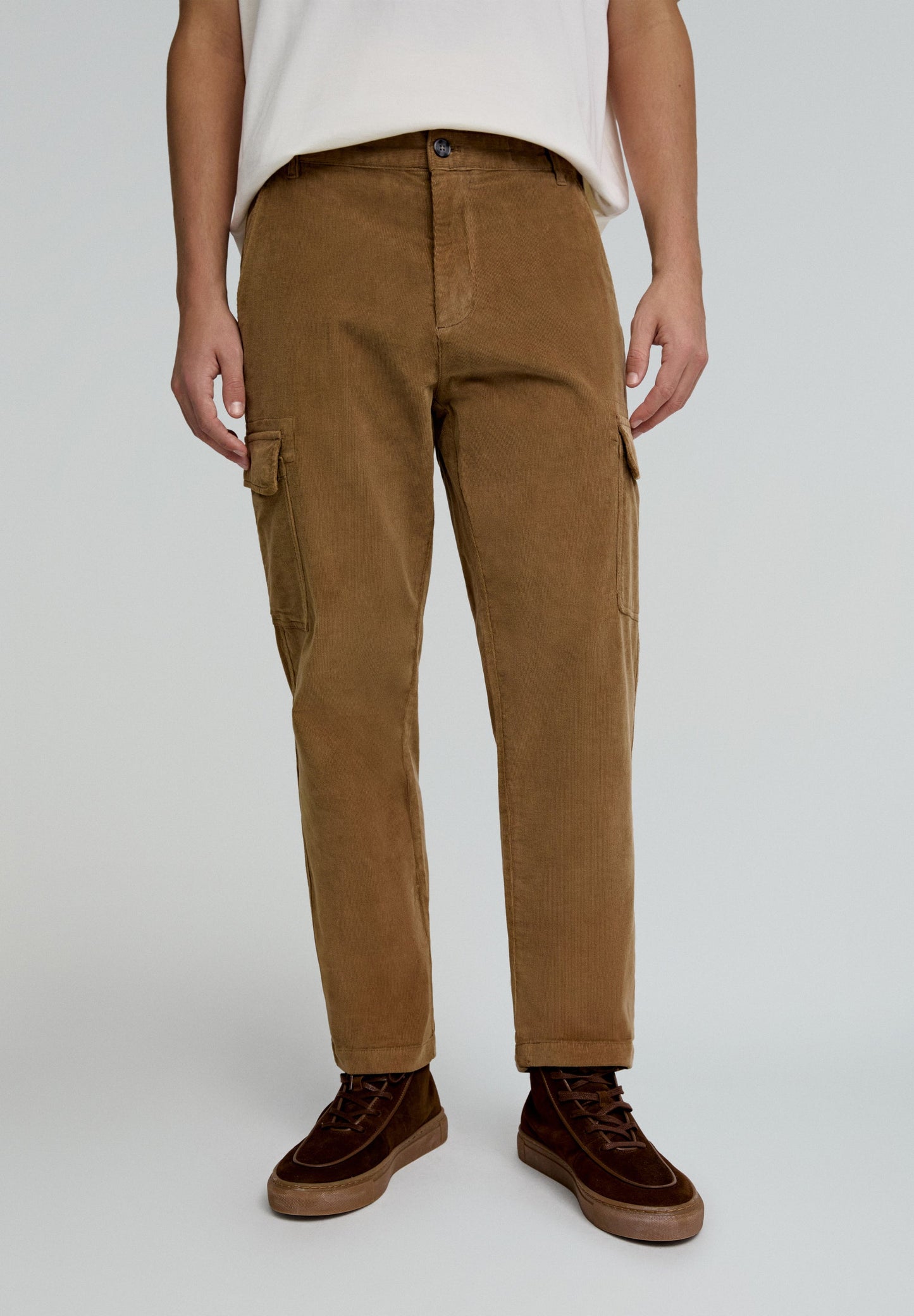 PANTALON CARGO MODERNE EN VELOURS CÔTELÉ