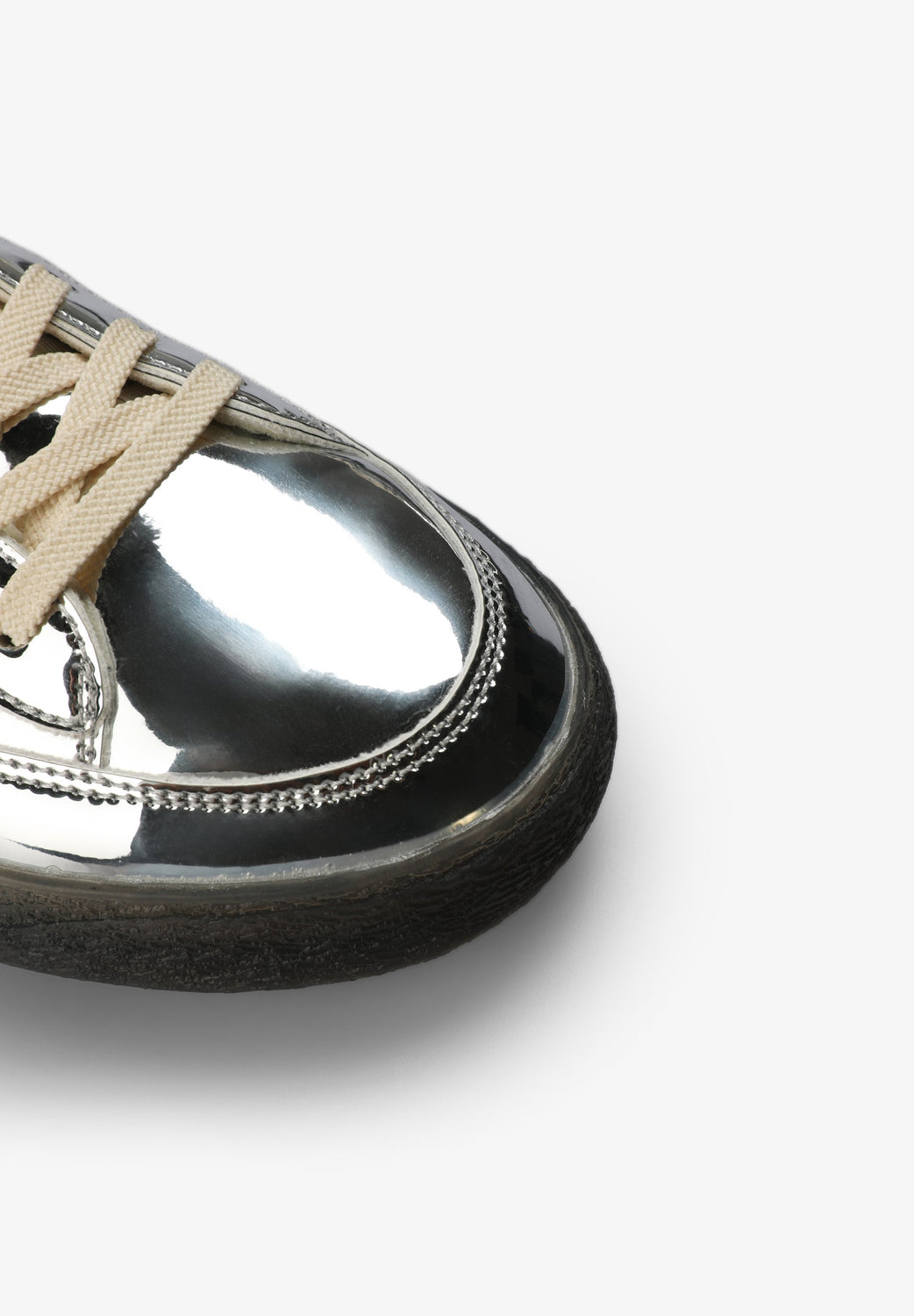 SNEAKERS METALIZADAS CALAVERA - Scalpers