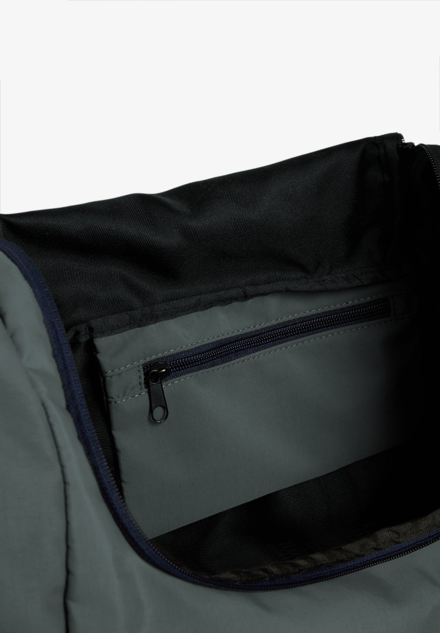 TRAVEL BAG WITH POCKETS