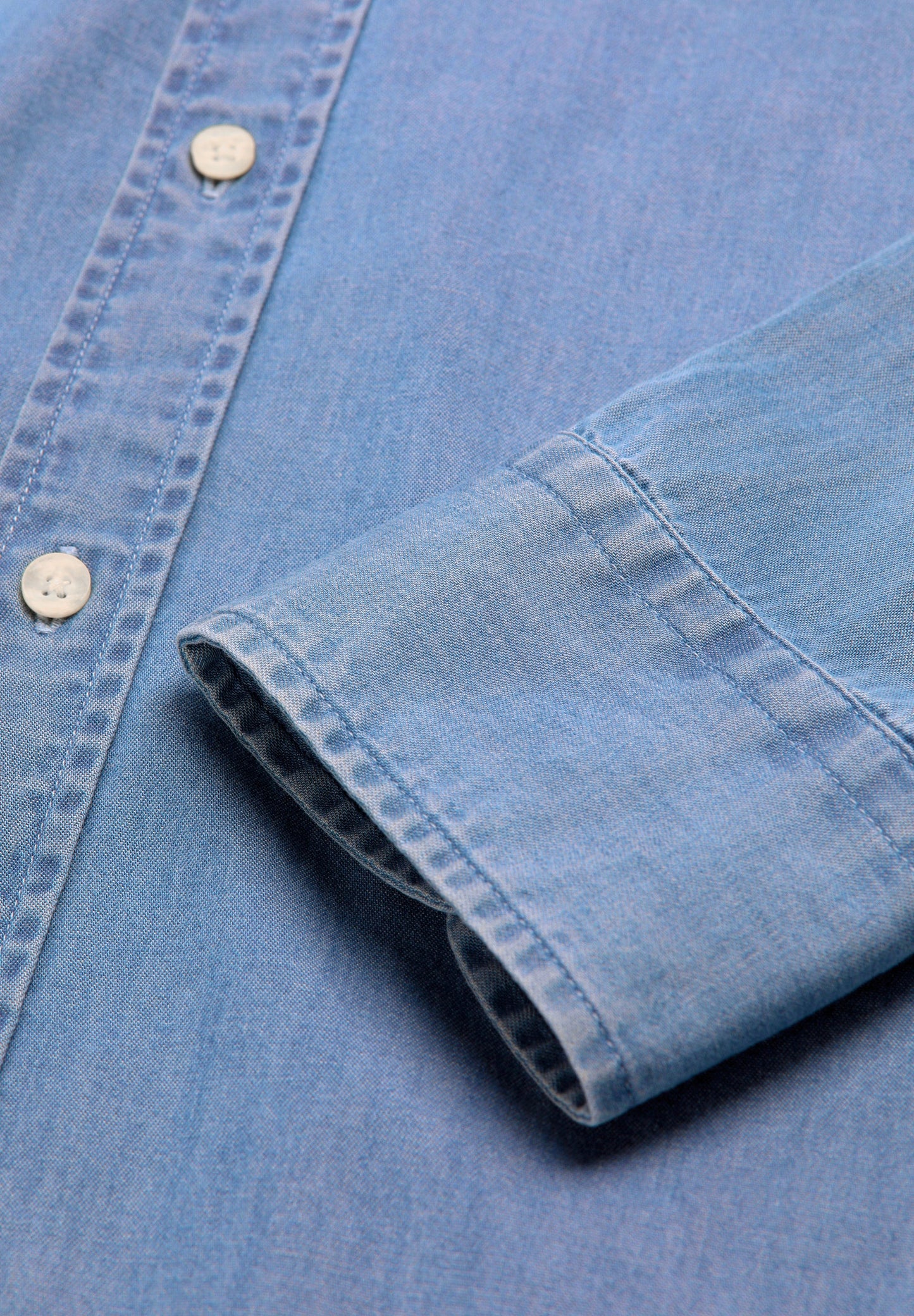 CHEMISE EN JEAN AVEC BOUTONS