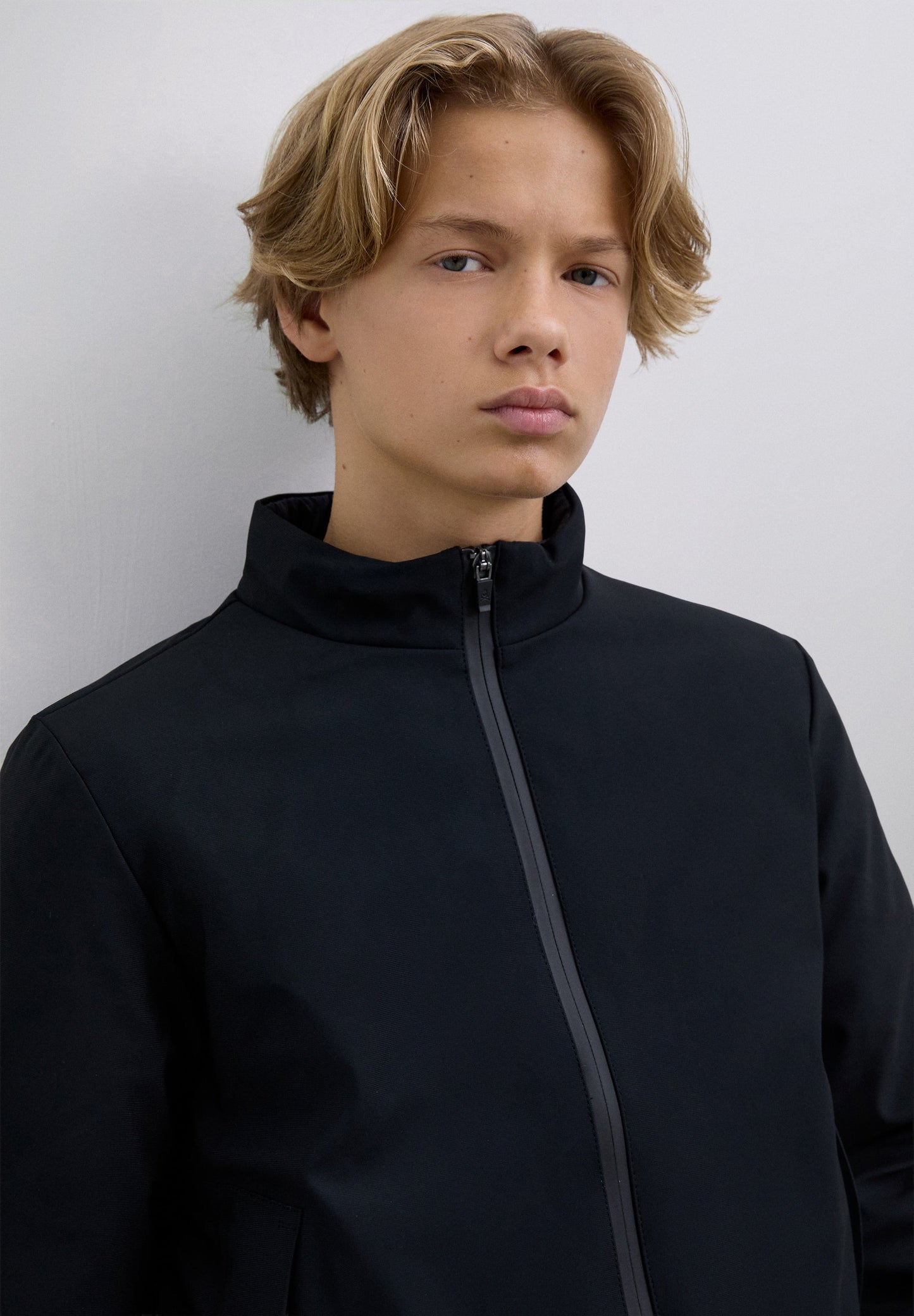 JACKET WITH DETACHABLE HOOD AND LOGO