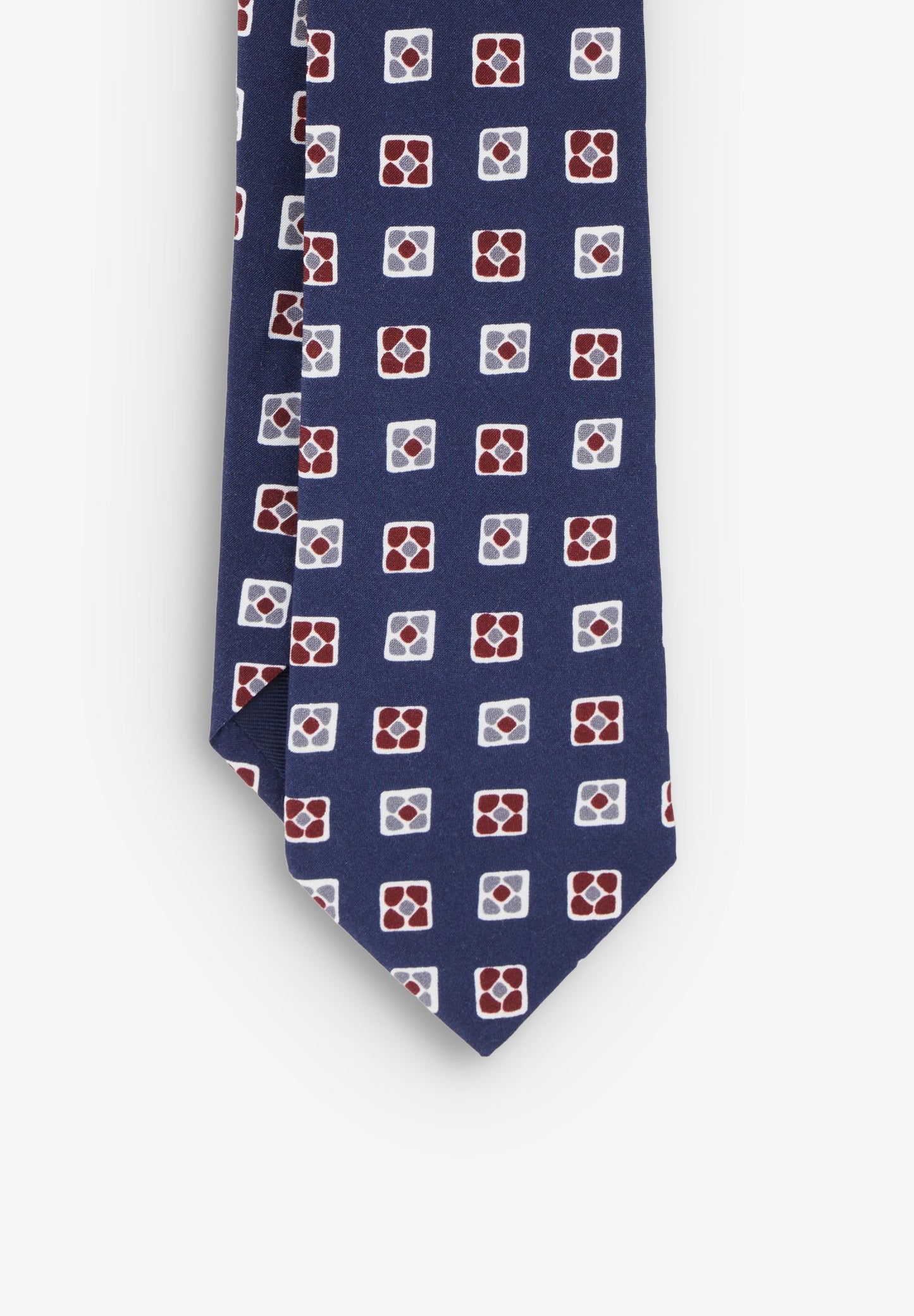 TIE WITH SQUARE DETAIL