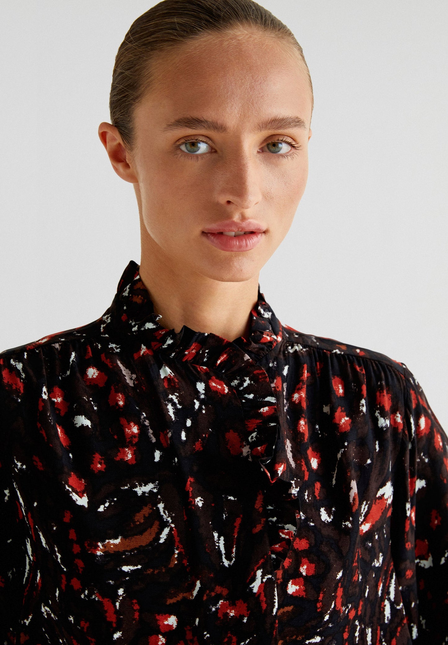 BLOUSE À ENCOLURE FRONCÉE