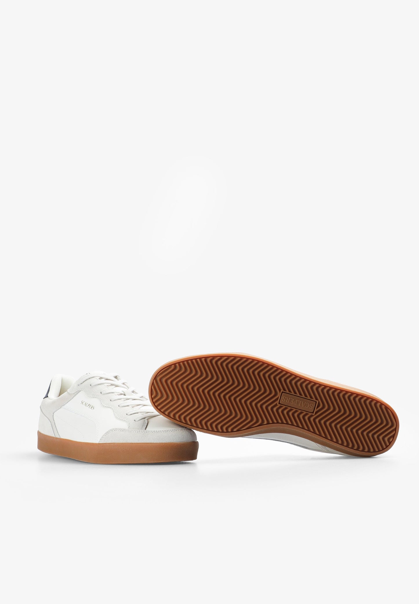 LAGE SNEAKERS SUÈDE DETAILS