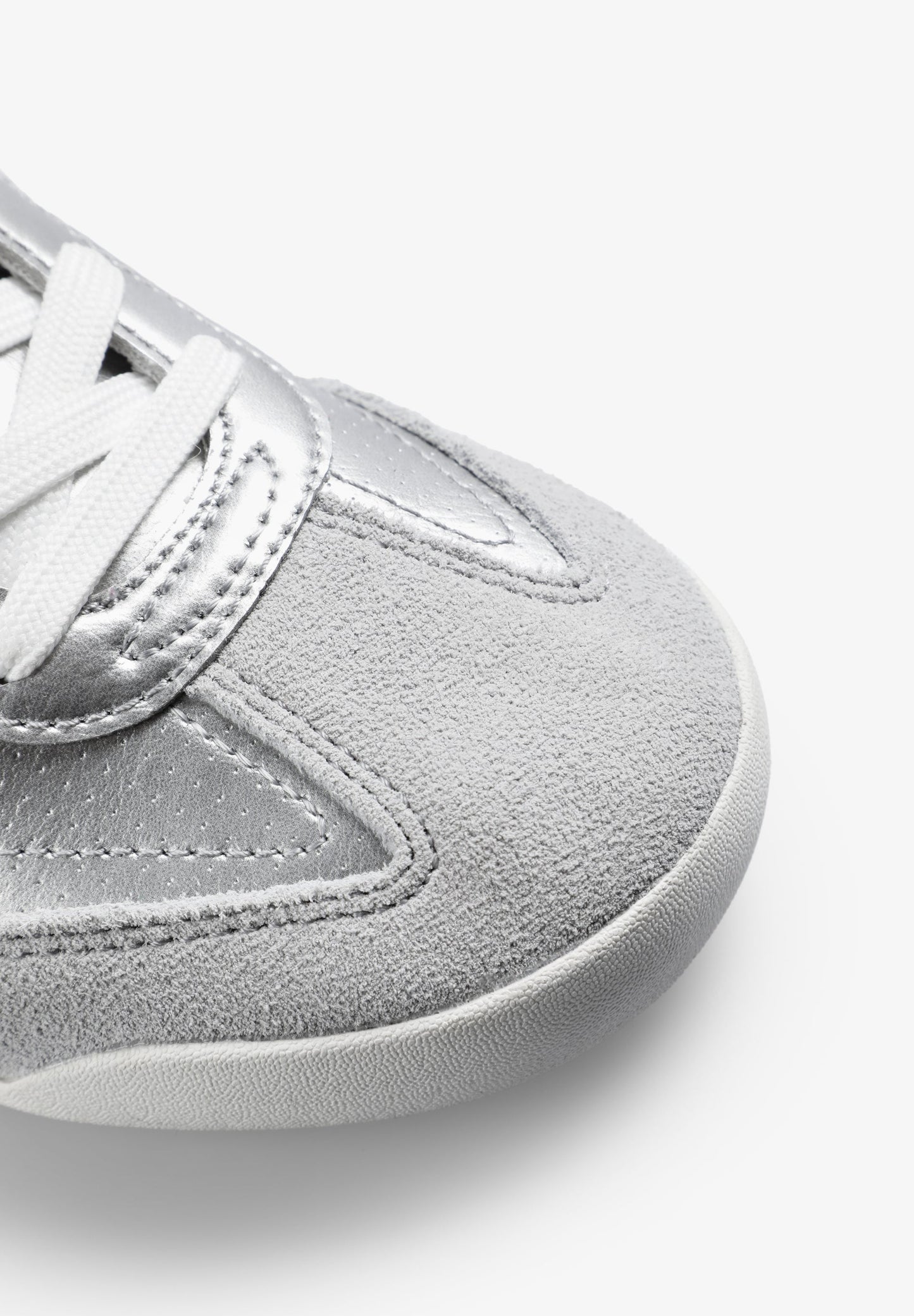 RETRO SUEDE SNEAKERS