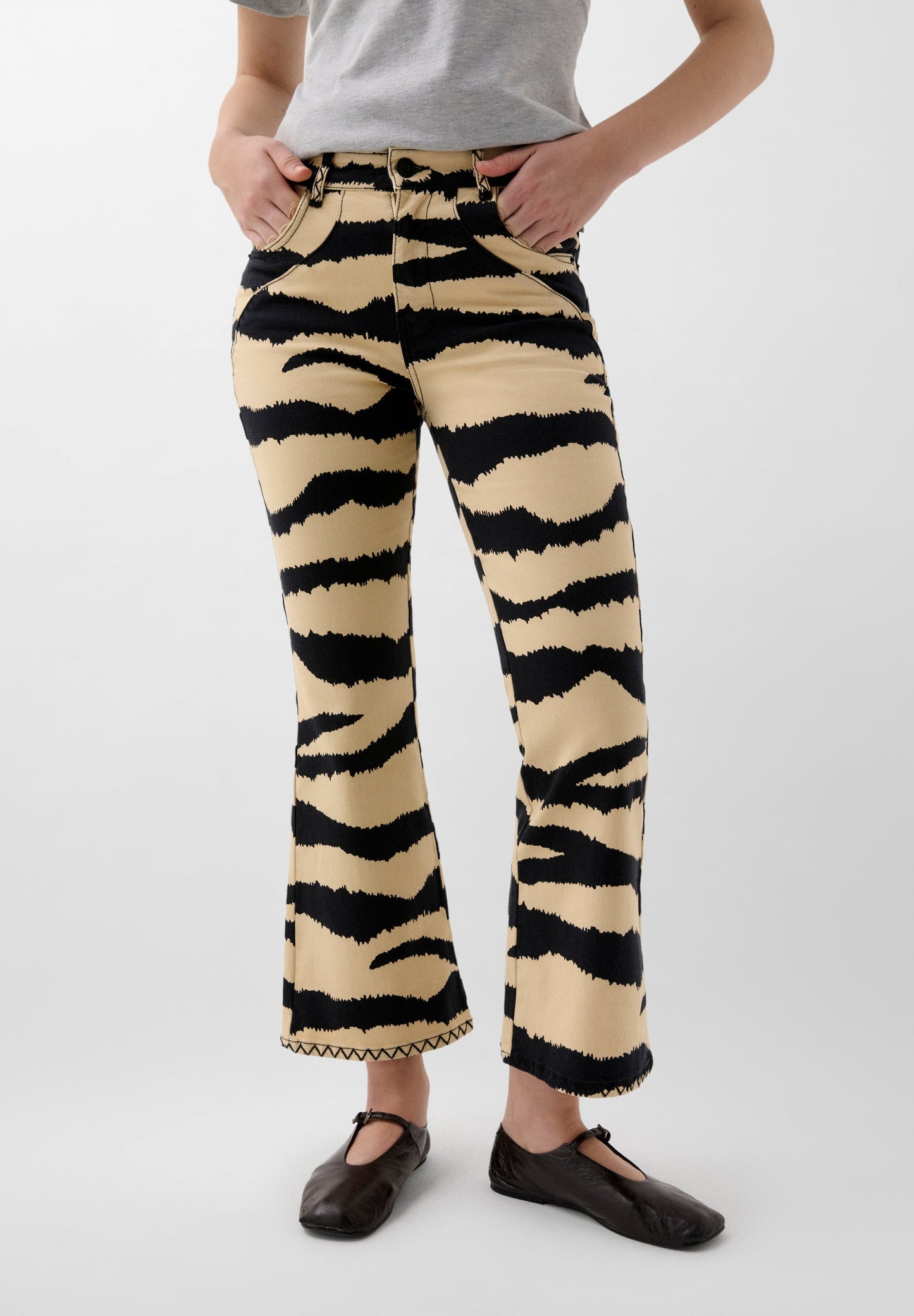 ANKLE FLARE ZEBRA PRINT JEANS