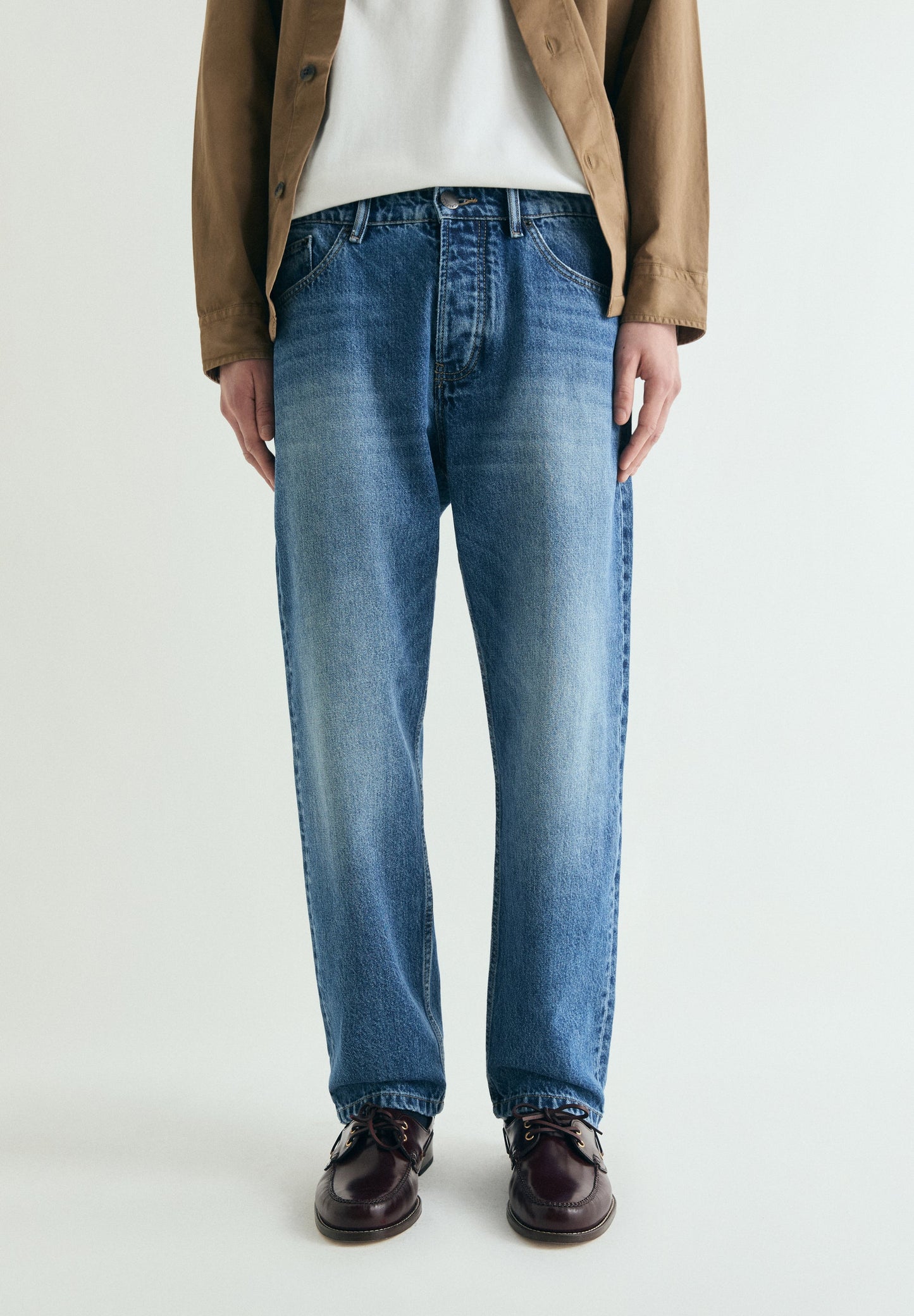 CROPPED FIT JEANS