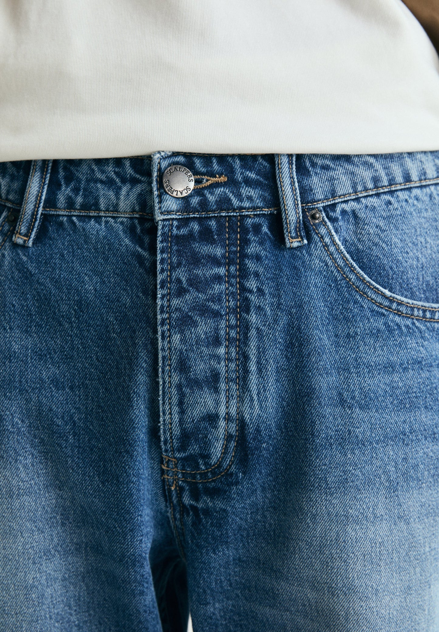 CROPPED FIT JEANS