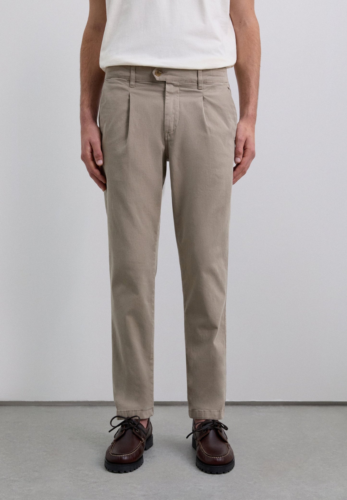 CHINO TROUSERS WITH DARTS
