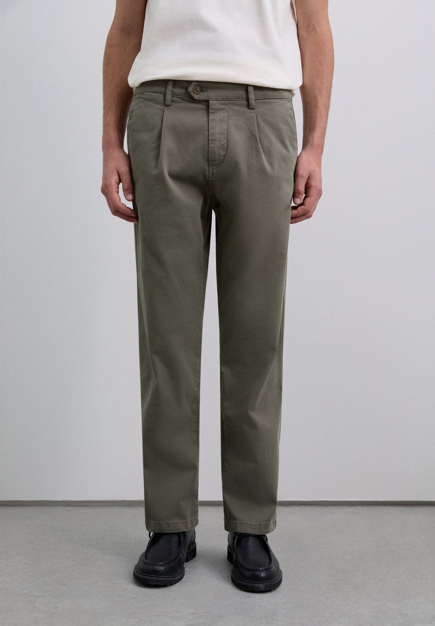 LOOSE FIT DARTED TROUSERS