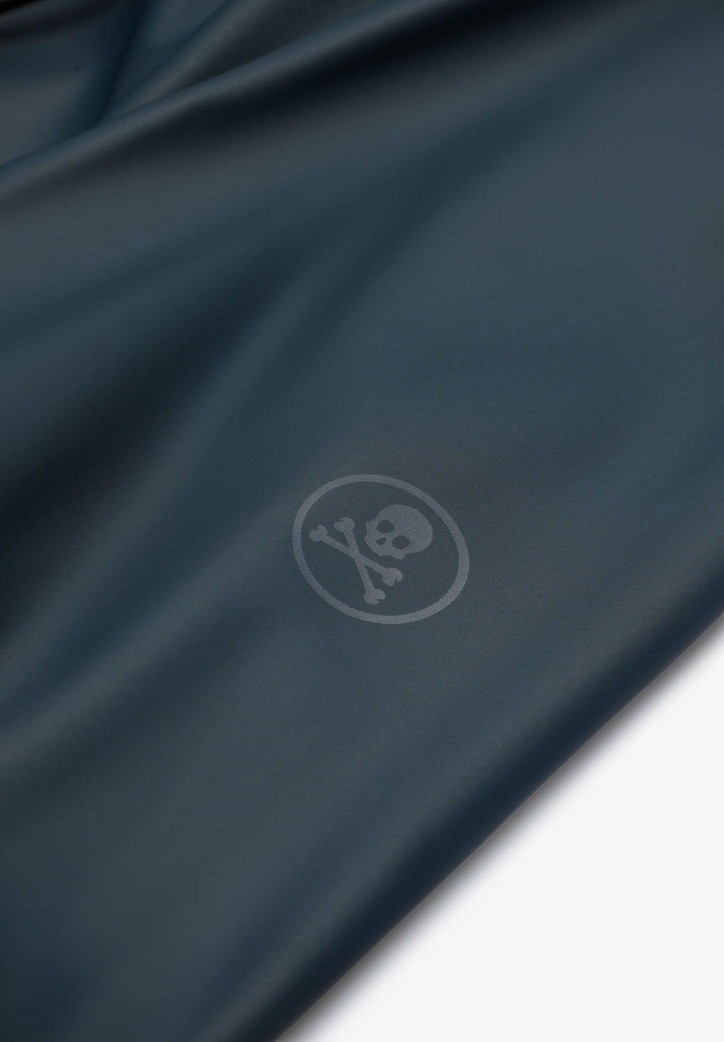 PARKA IMPERMEABLE CON CAPUCHA - Scalpers