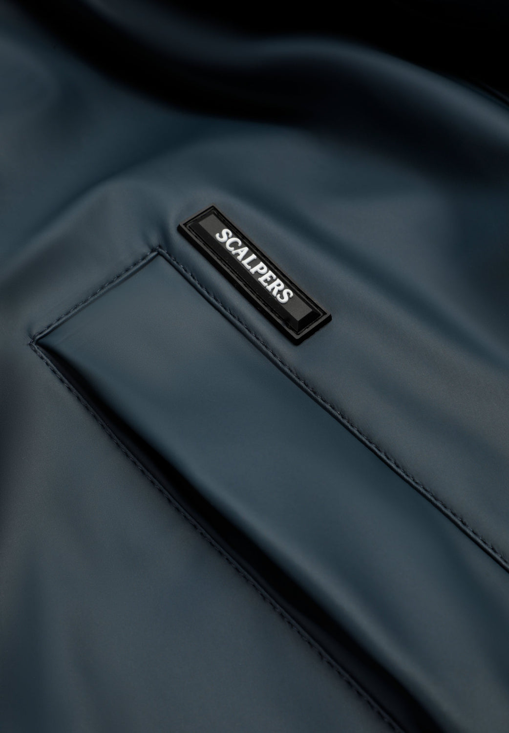 PARKA IMPERMEABLE CON CAPUCHA - Scalpers