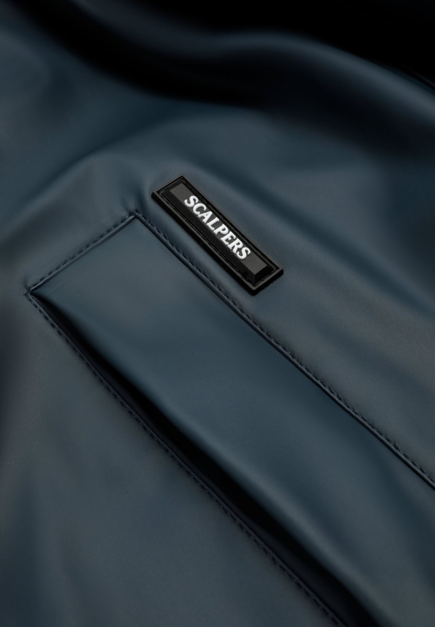 PARKA IMPERMEABLE CON CAPUCHA - Scalpers