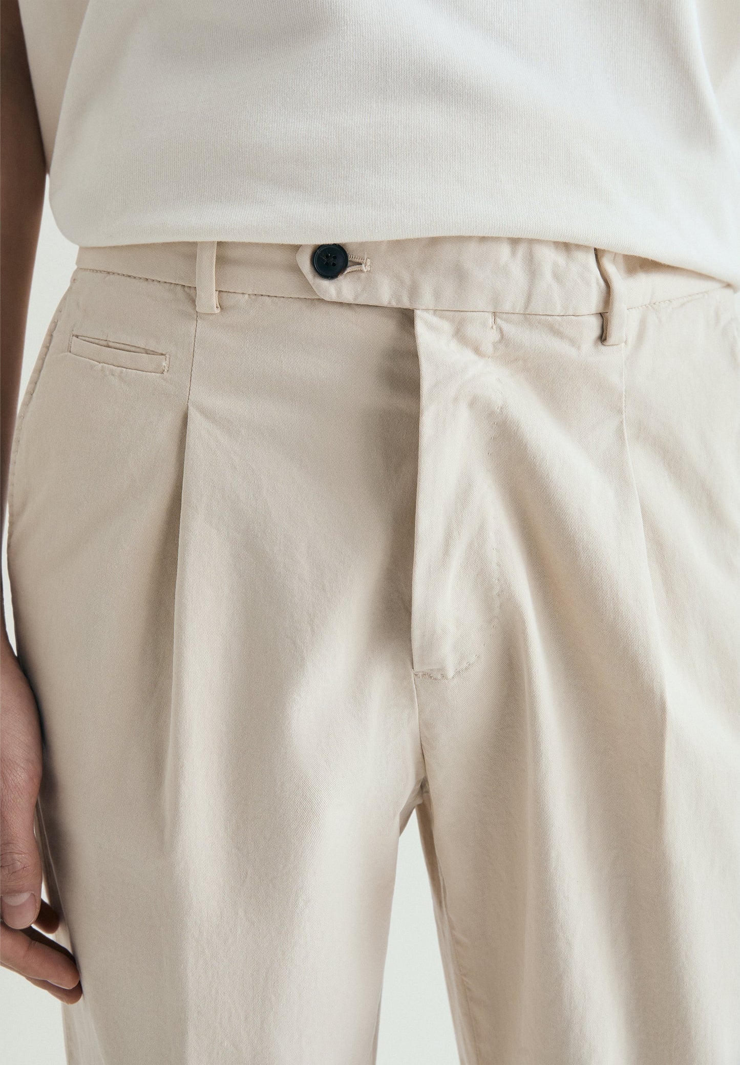 CHINO TROUSERS WITH DARTS