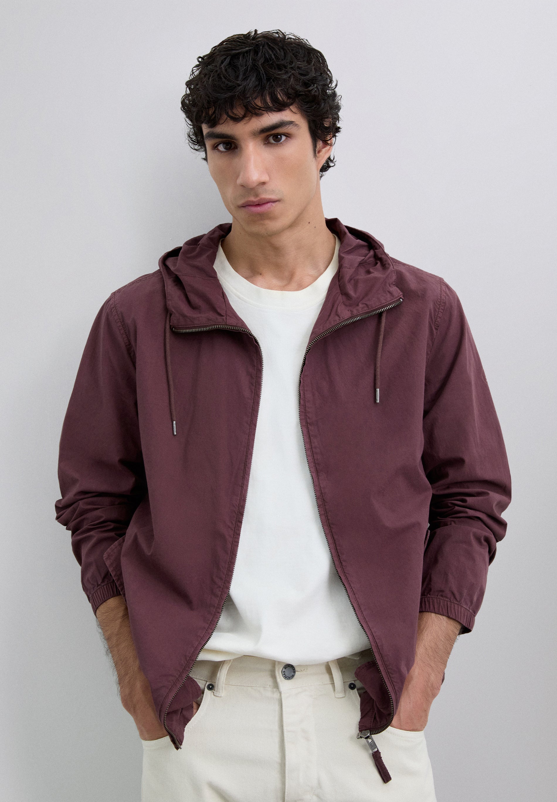 LIGHTWEIGHT JACKET WITH HOOD