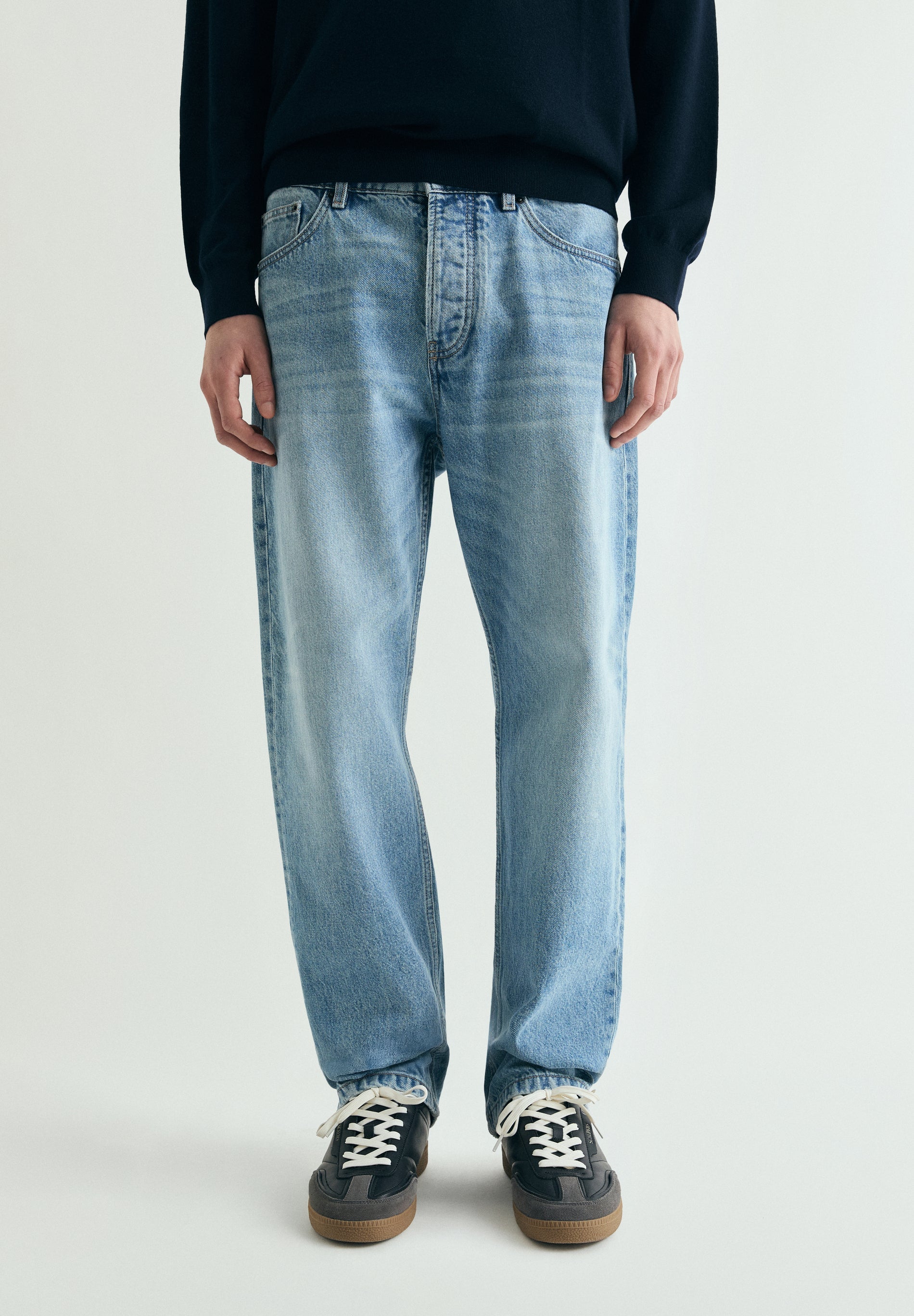 REGULAR FIT JEANS
