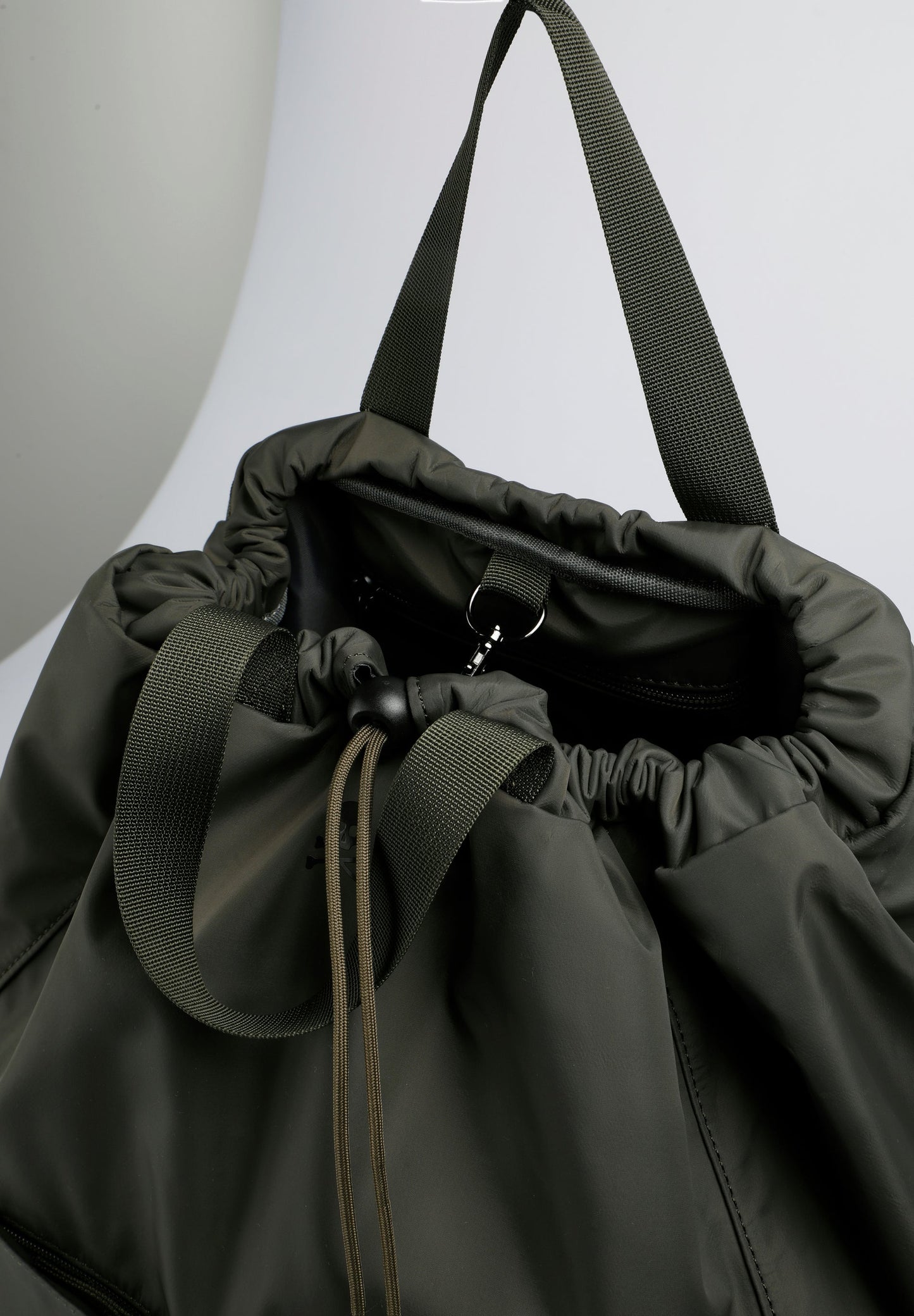 TECHNICAL BACKPACK WITH HOOK