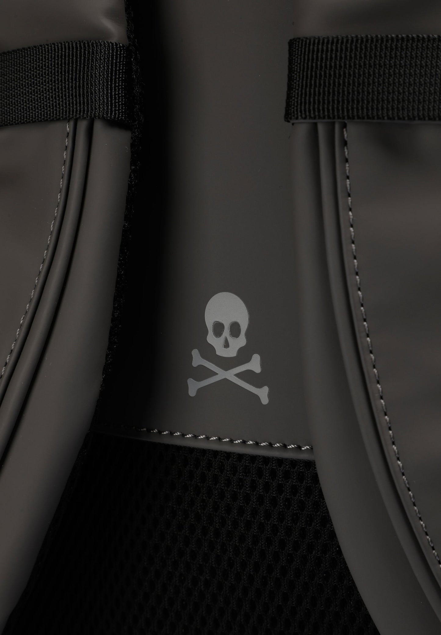 TECHNICAL BACKPACK WITH SKULL