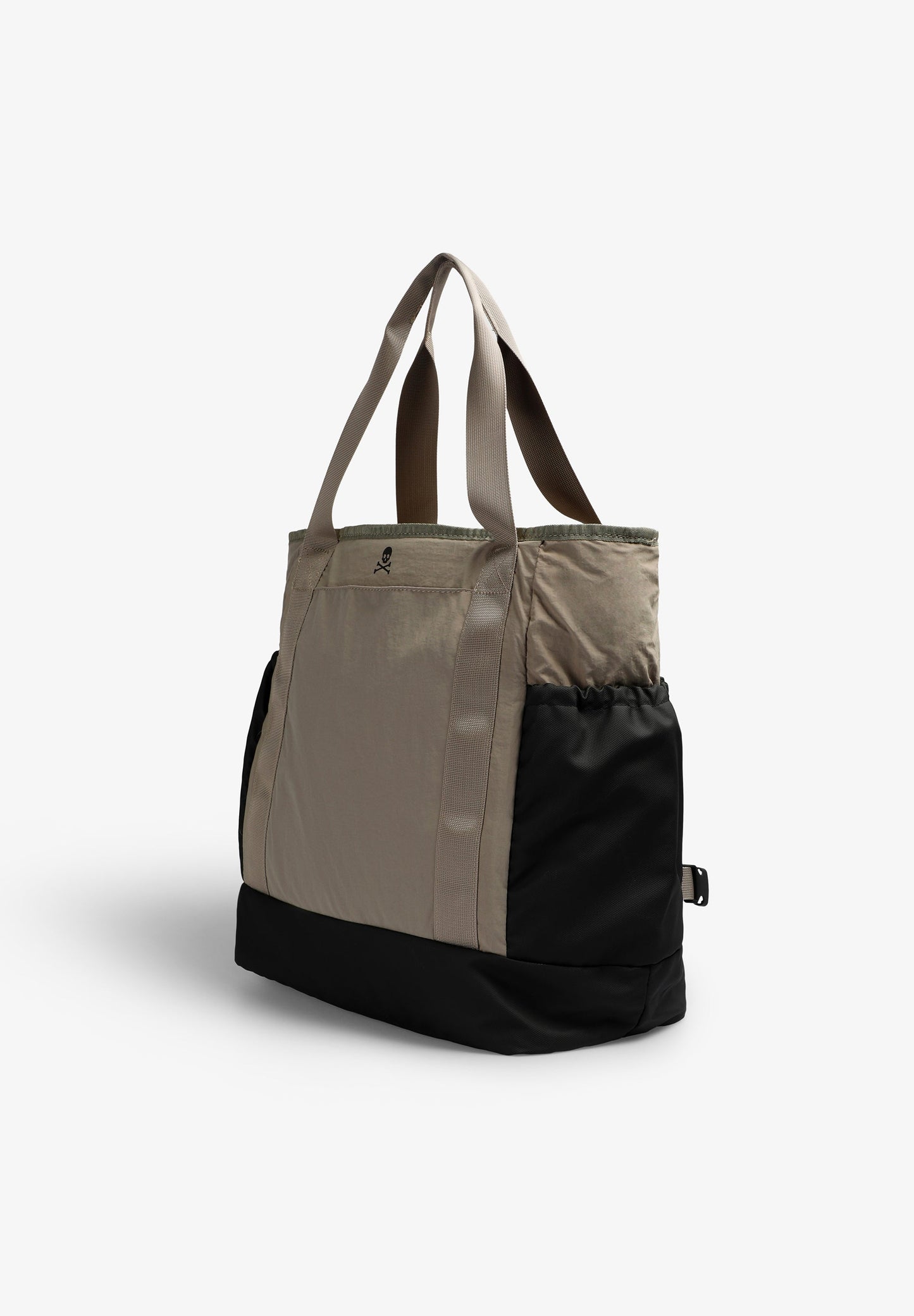BAG WITH ADJUSTABLE CONTRAST STRAPS