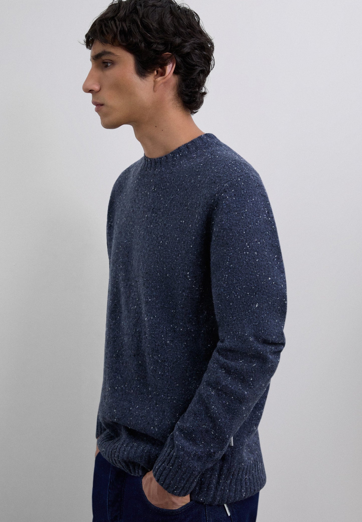 ROUND NECK WOOL SWEATER