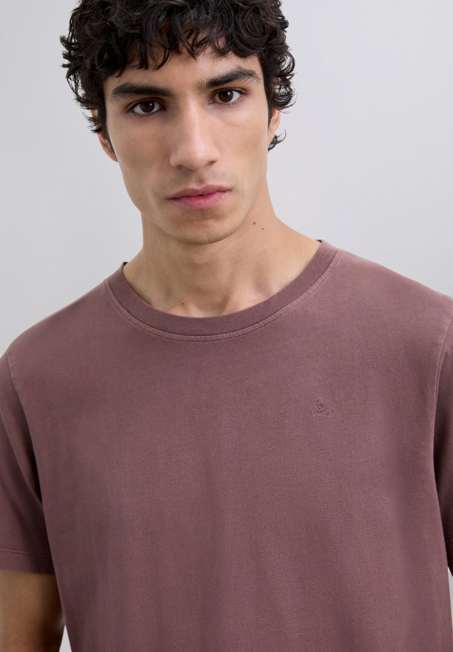 T-SHIRT WITH MATCHING EMBROIDERED SKULL