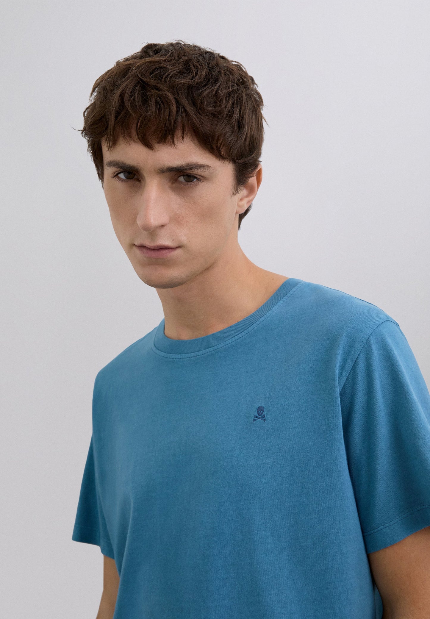 T-SHIRT WITH MATCHING EMBROIDERED SKULL