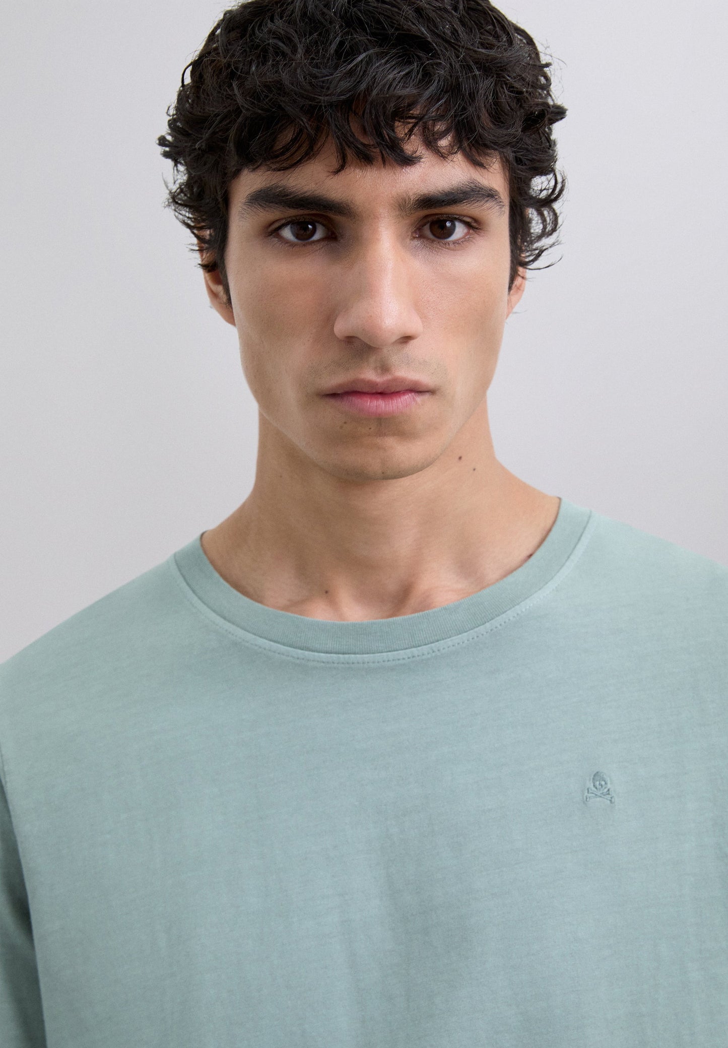 T-SHIRT WITH MATCHING EMBROIDERED SKULL