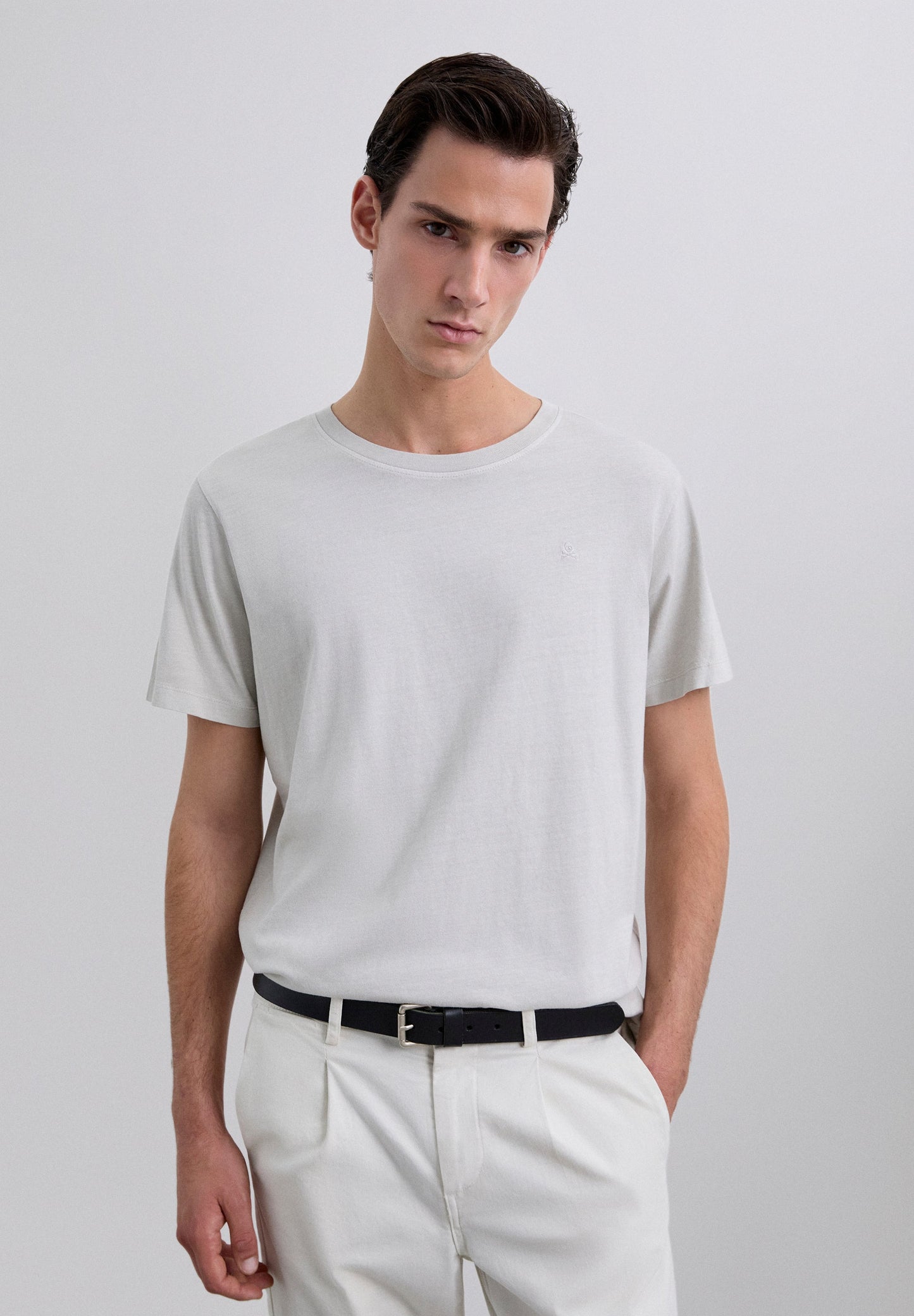 T-SHIRT WITH MATCHING EMBROIDERED SKULL