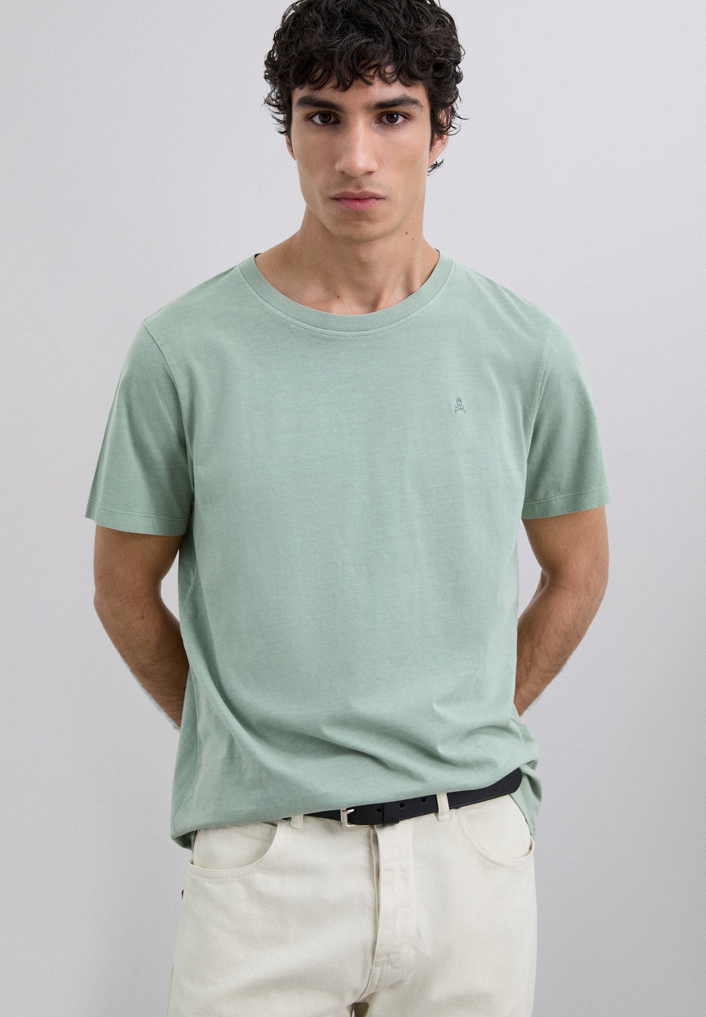 T-SHIRT WITH MATCHING EMBROIDERED SKULL