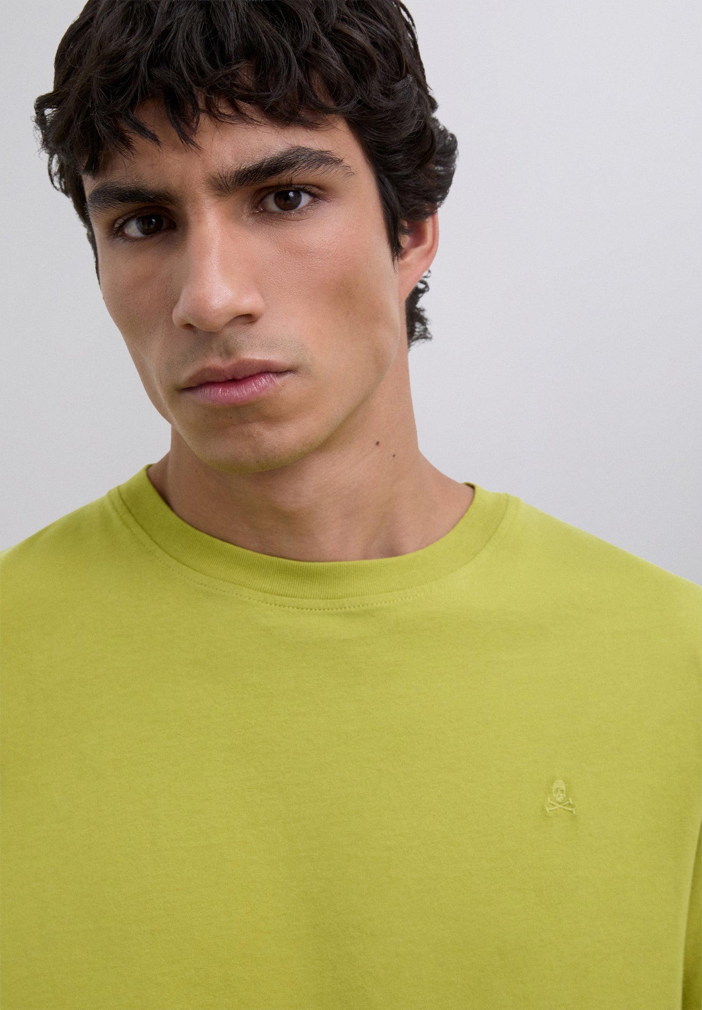 EMBROIDERED SKULL T-SHIRT