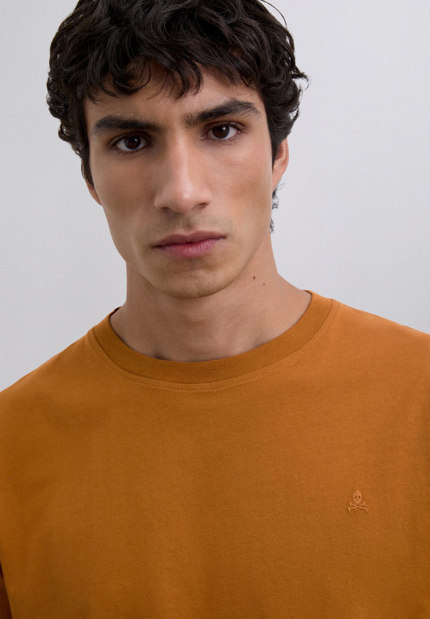 EMBROIDERED SKULL T-SHIRT