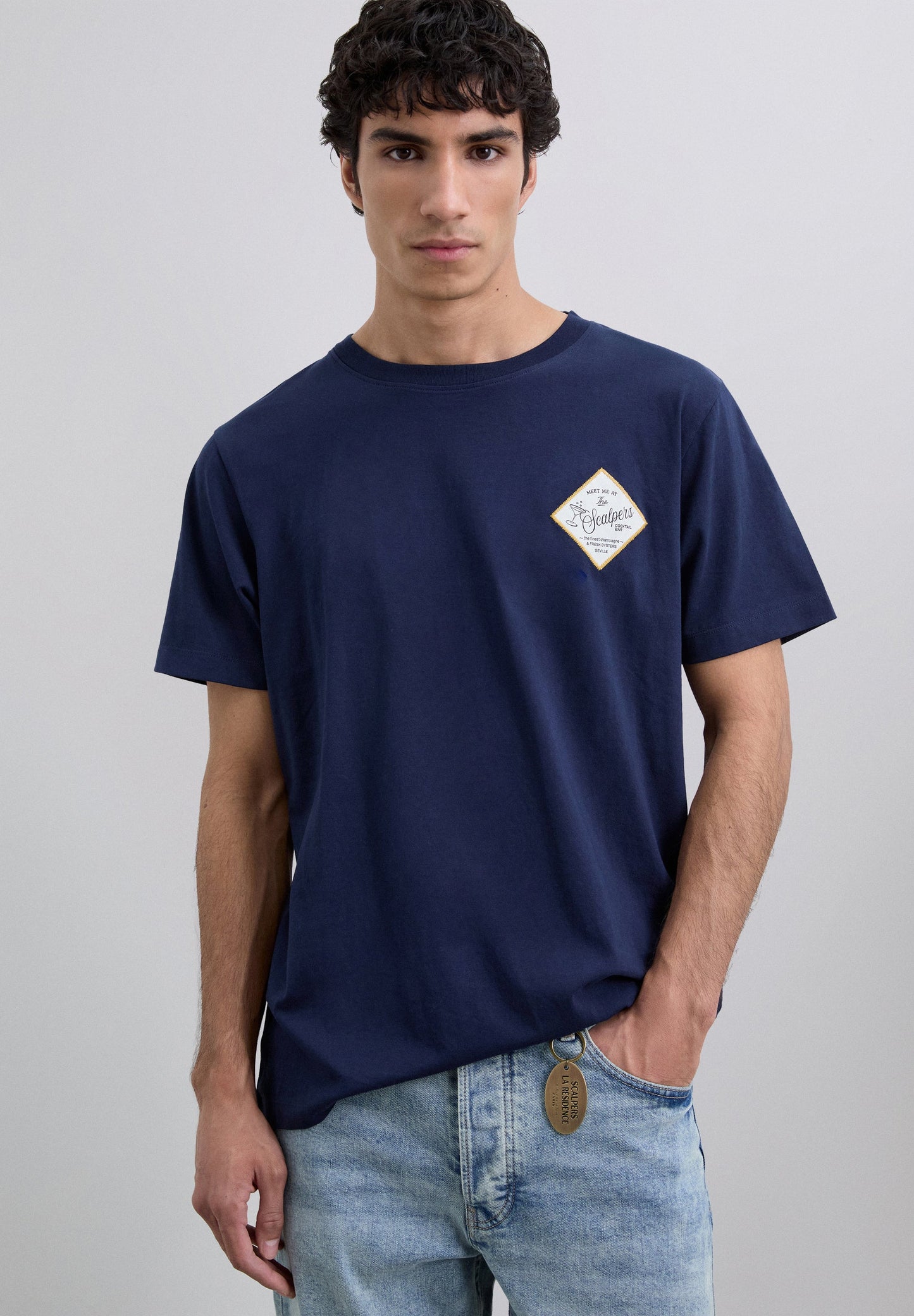 CAMISETA PARCHE BORDADO LOGO - Scalpers