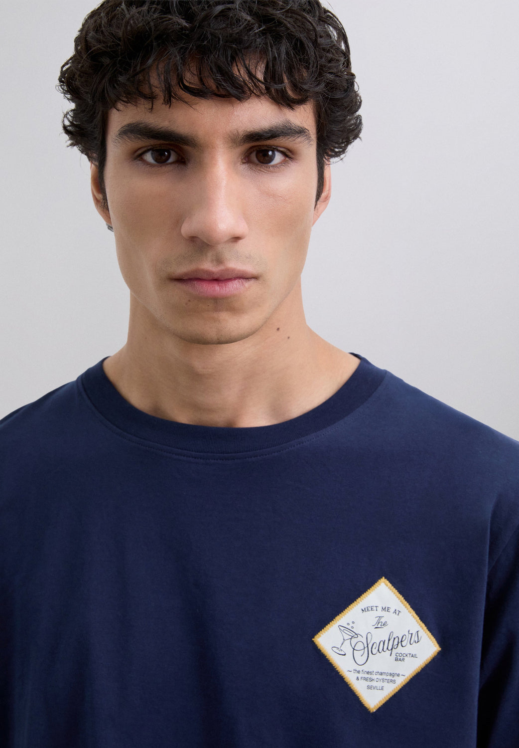 CAMISETA PARCHE BORDADO LOGO - Scalpers