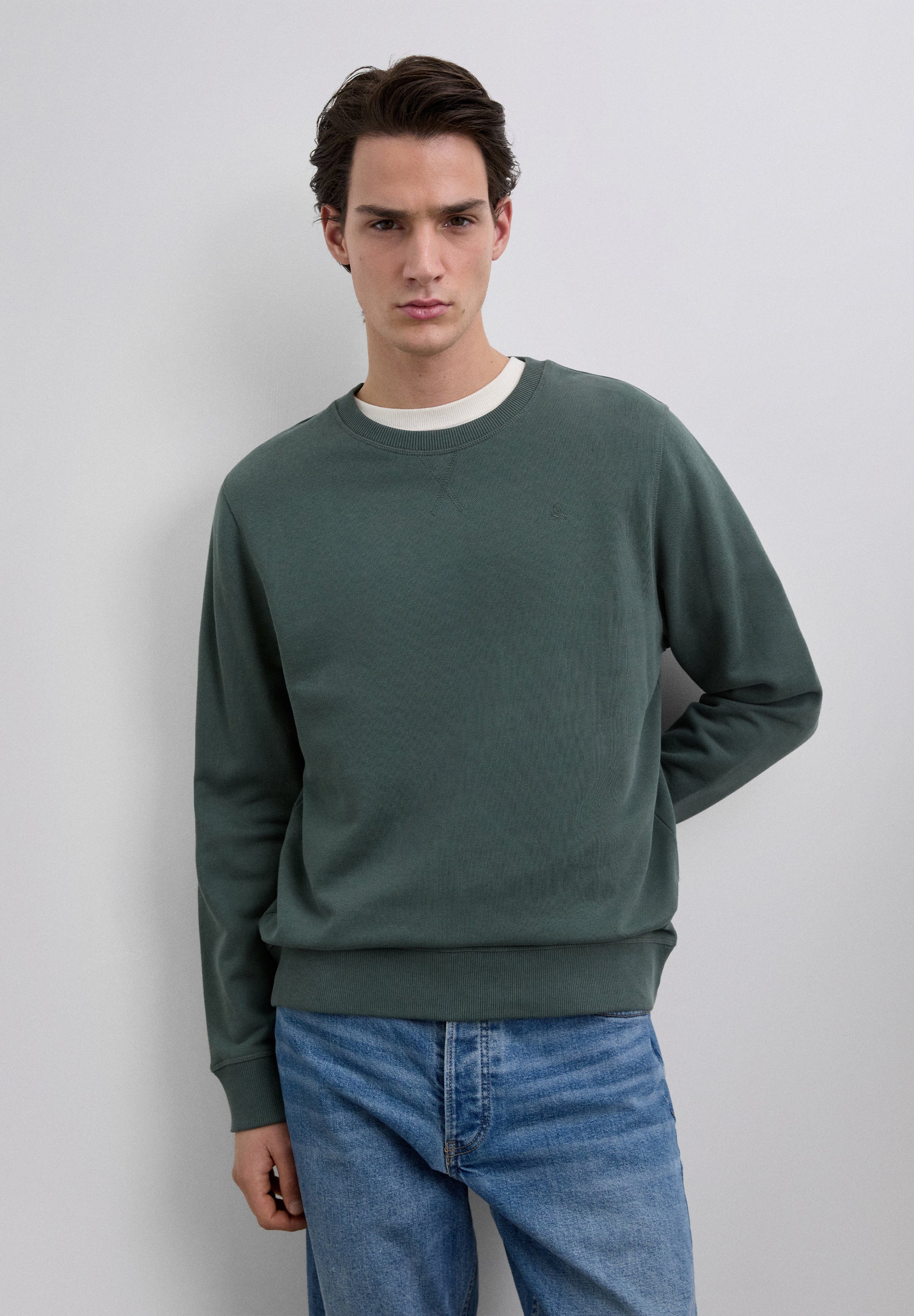 SWEATSHIRT WITH EMBROIDERED SKULL