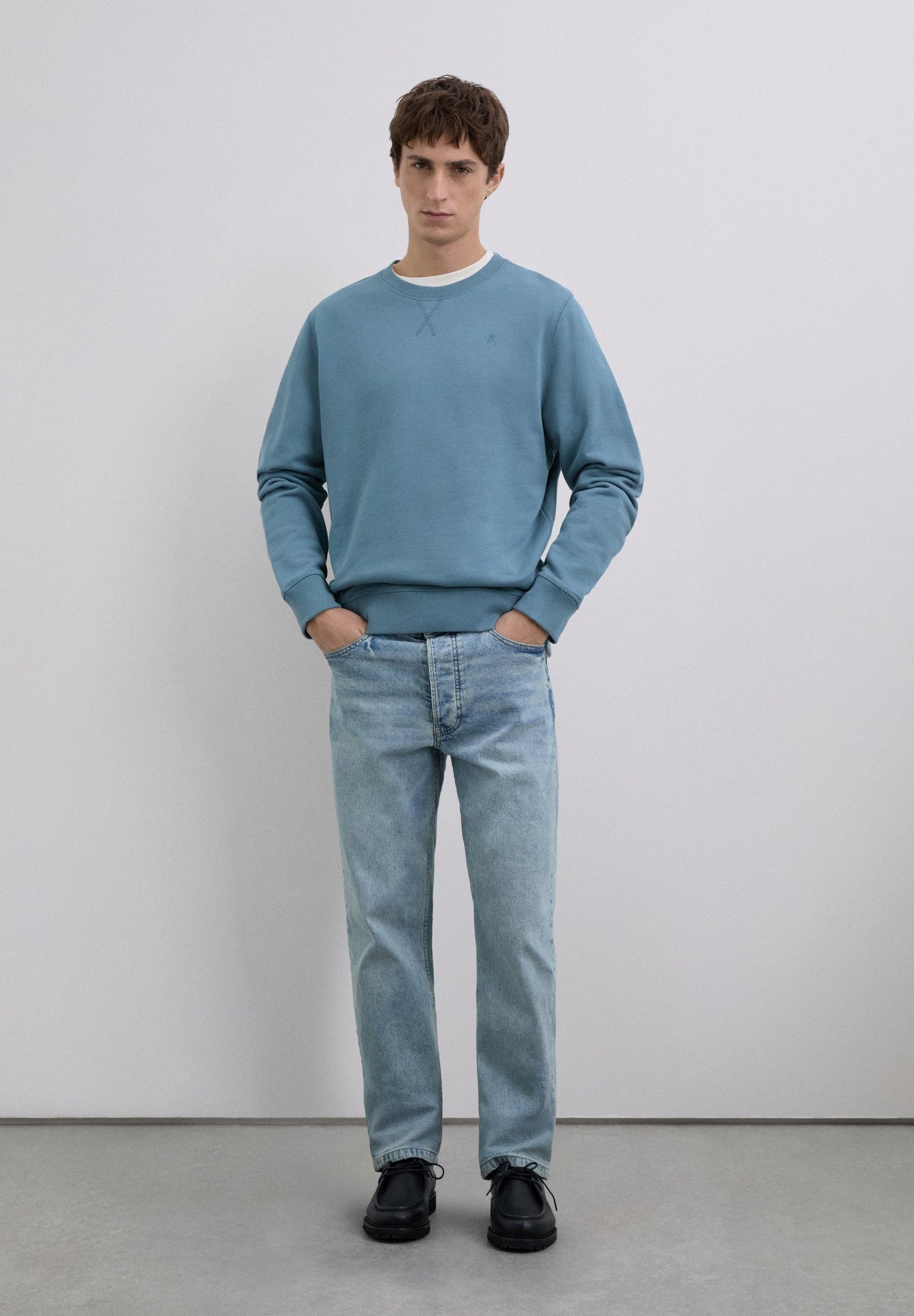 SWEATSHIRT WITH EMBROIDERED SKULL