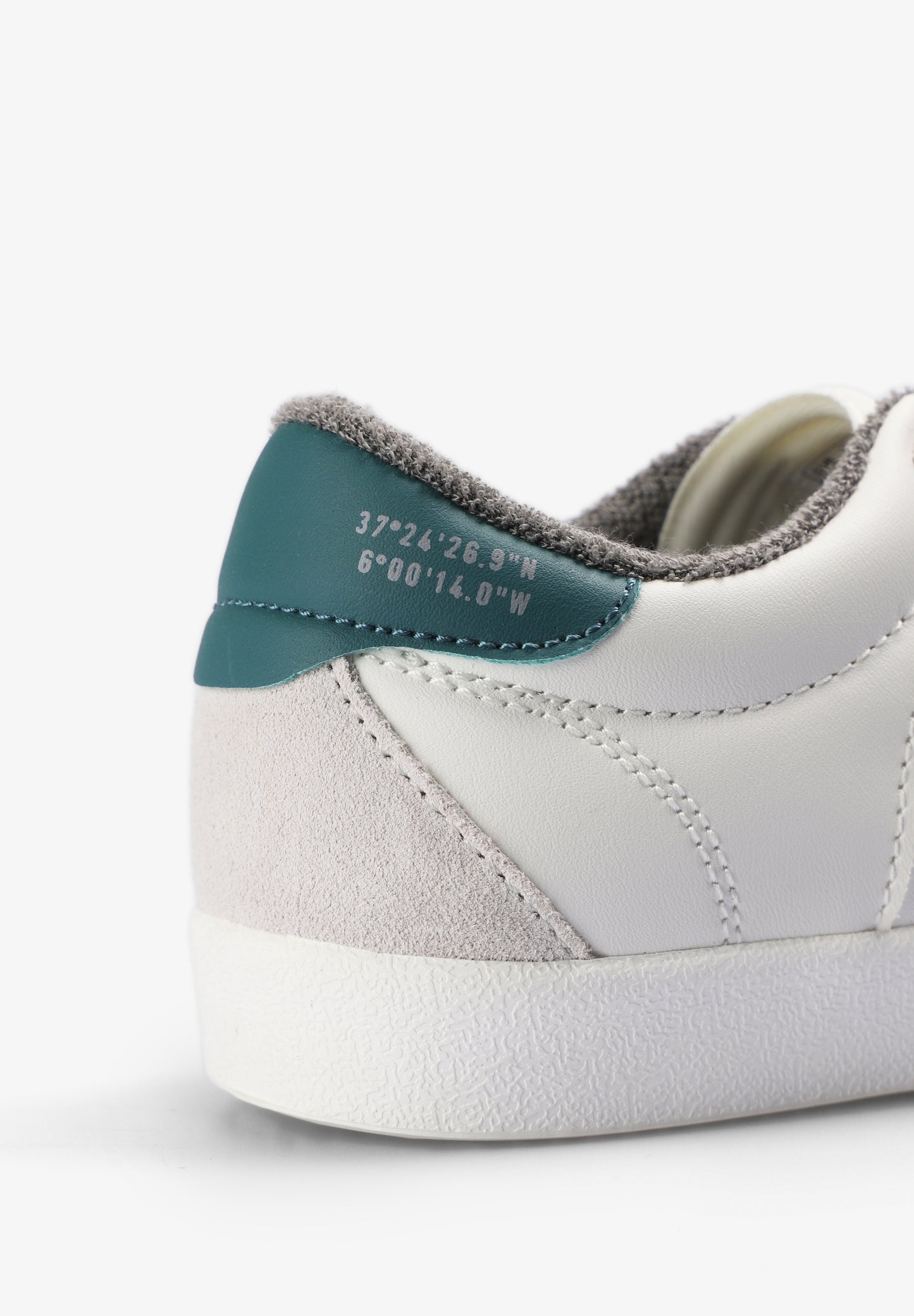 SNEAKERS WITH CONTRAST SKULL