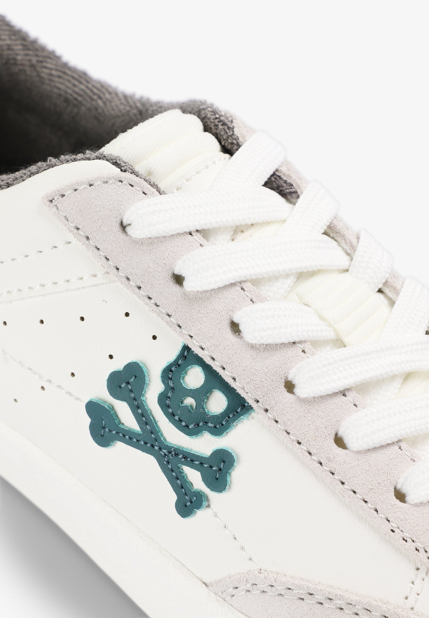 SNEAKERS WITH CONTRAST SKULL