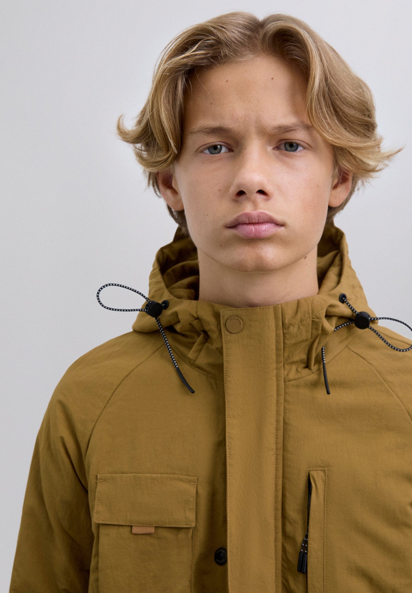 HOODED JACKET WITH POCKETS AND LOGO